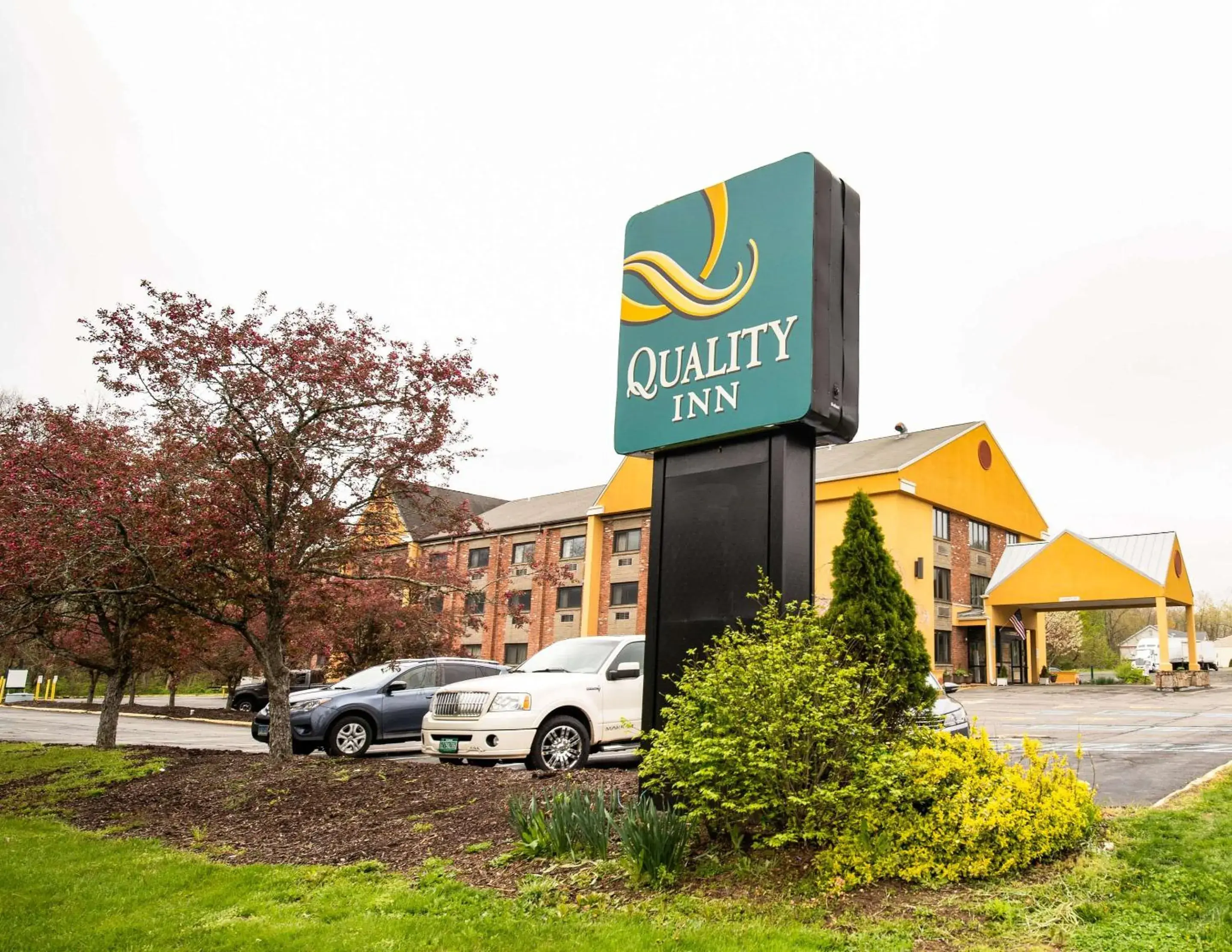 Property building in Quality Inn Cromwell - Middletown Property building in Quality Inn Cromwell - Middletown