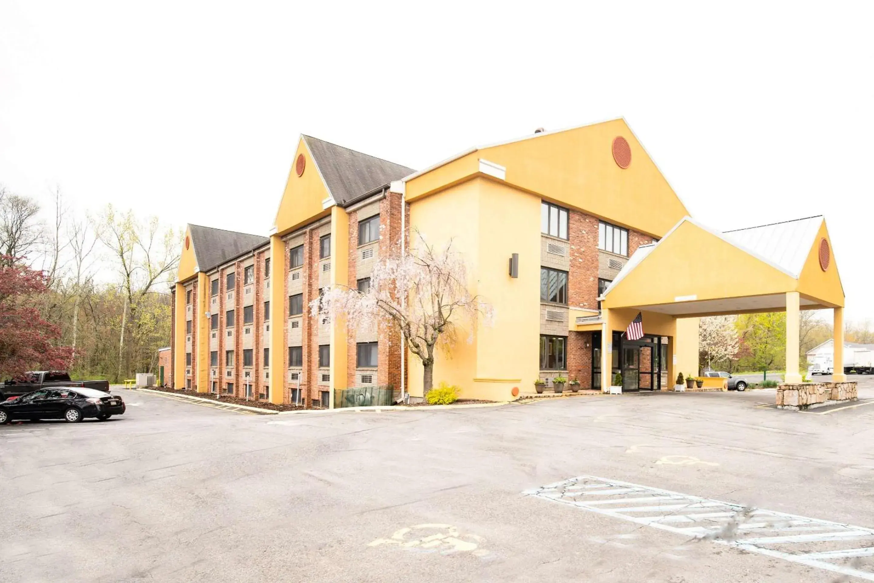 Property building in Quality Inn Cromwell - Middletown Property building in Quality Inn Cromwell - Middletown