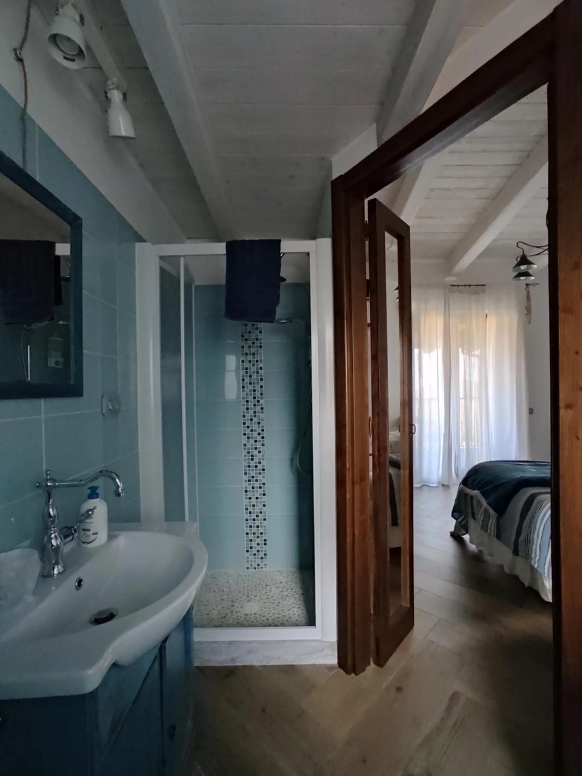 Bathroom, Bed in Caledonia B&B