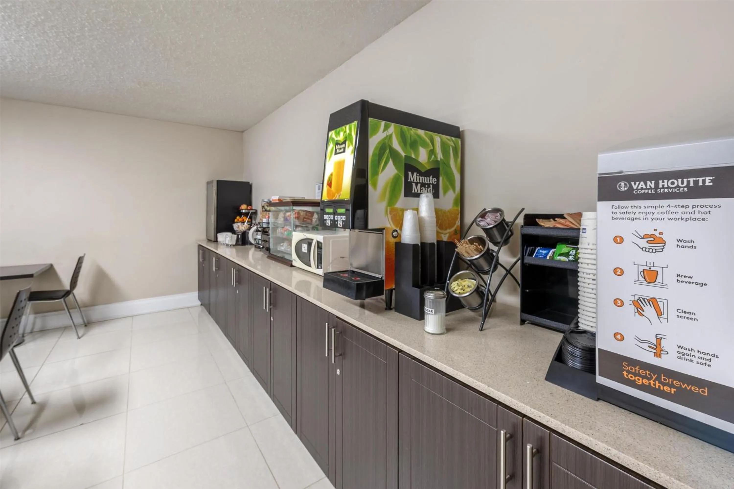 Breakfast in SureStay Hotel by Best Western Kemptville