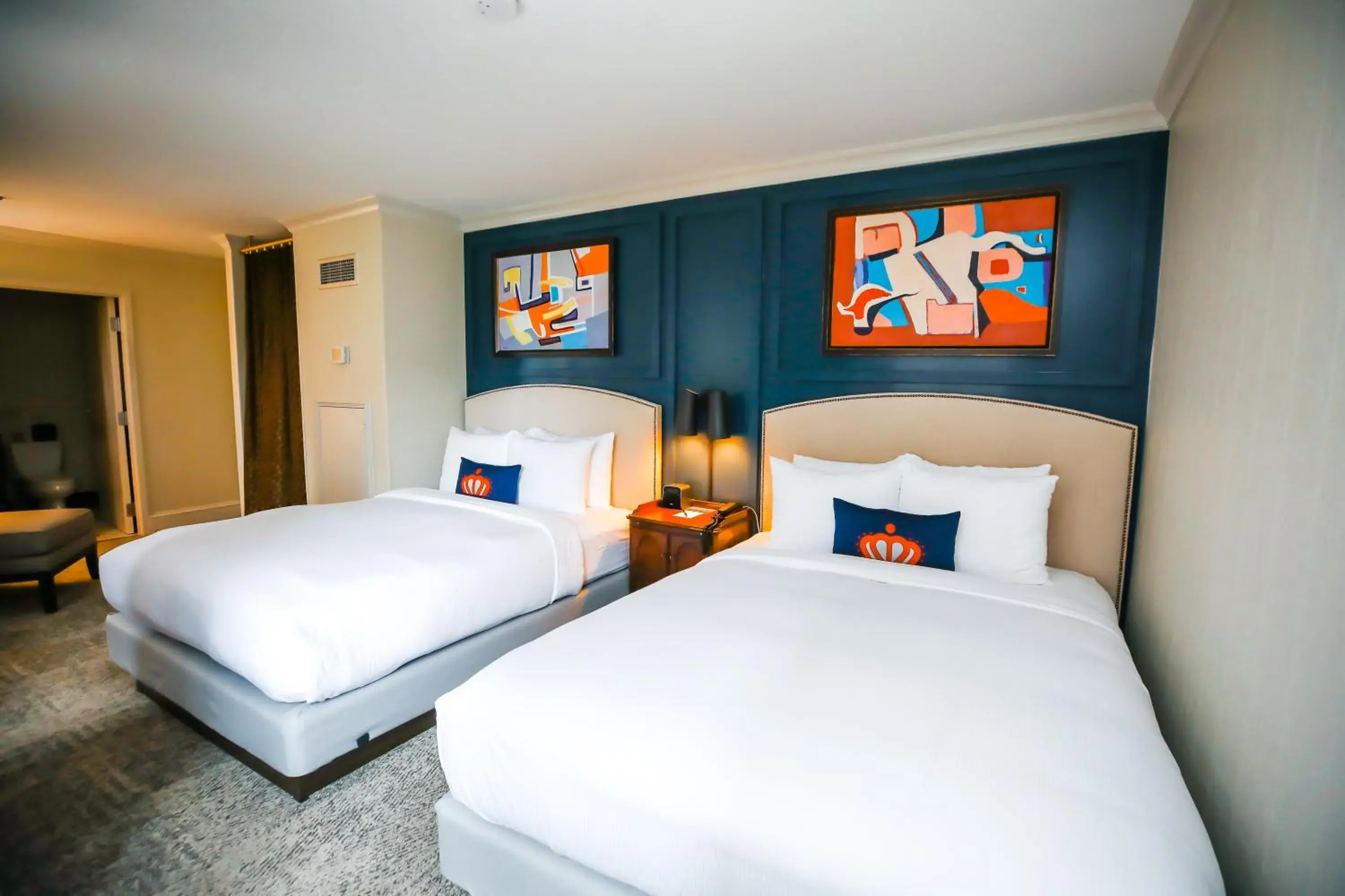 Bedroom, Bed in Dunhill Hotel Bedroom, Bed in Dunhill Hotel