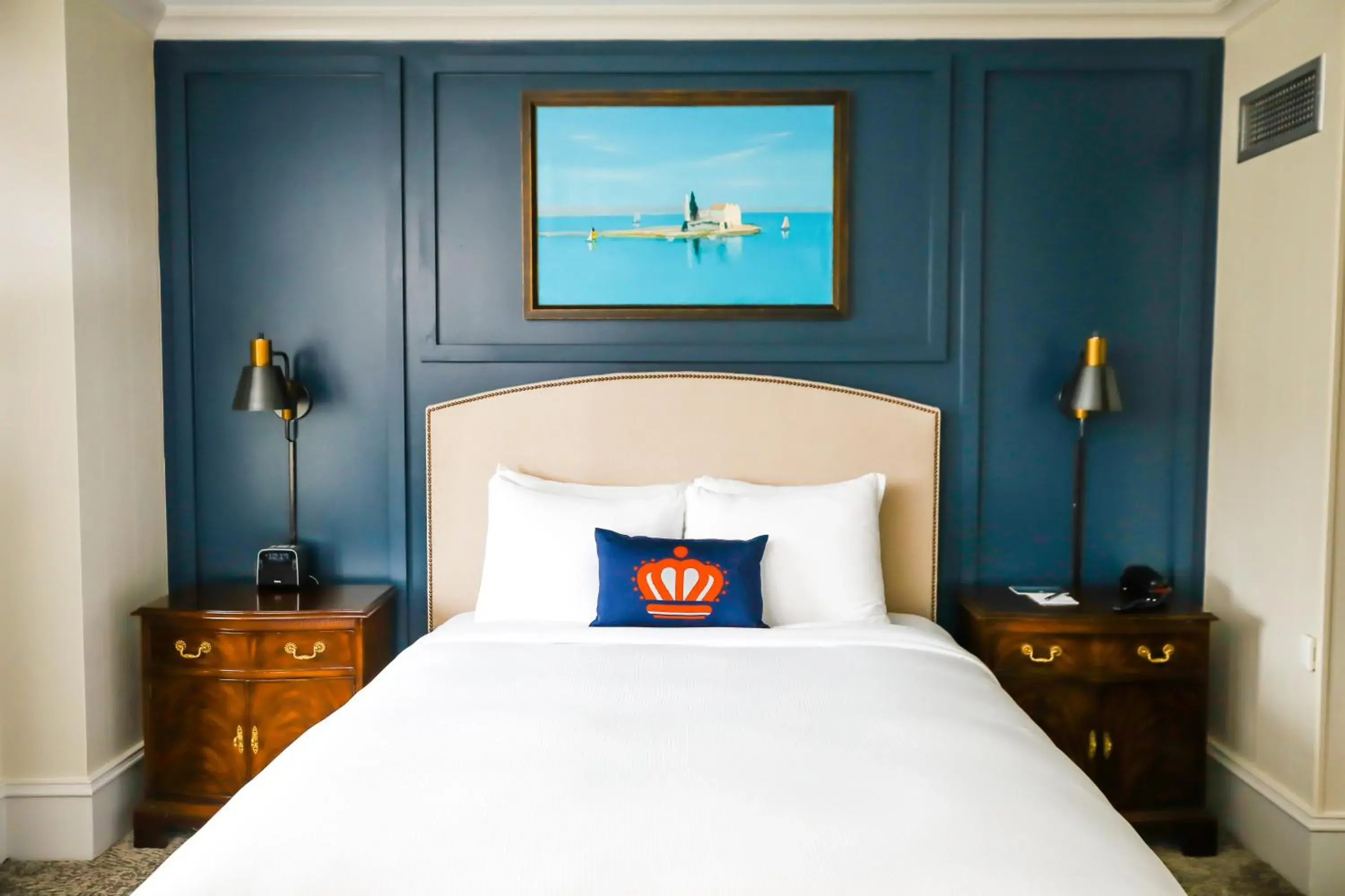 Bedroom, Bed in Dunhill Hotel Bedroom, Bed in Dunhill Hotel