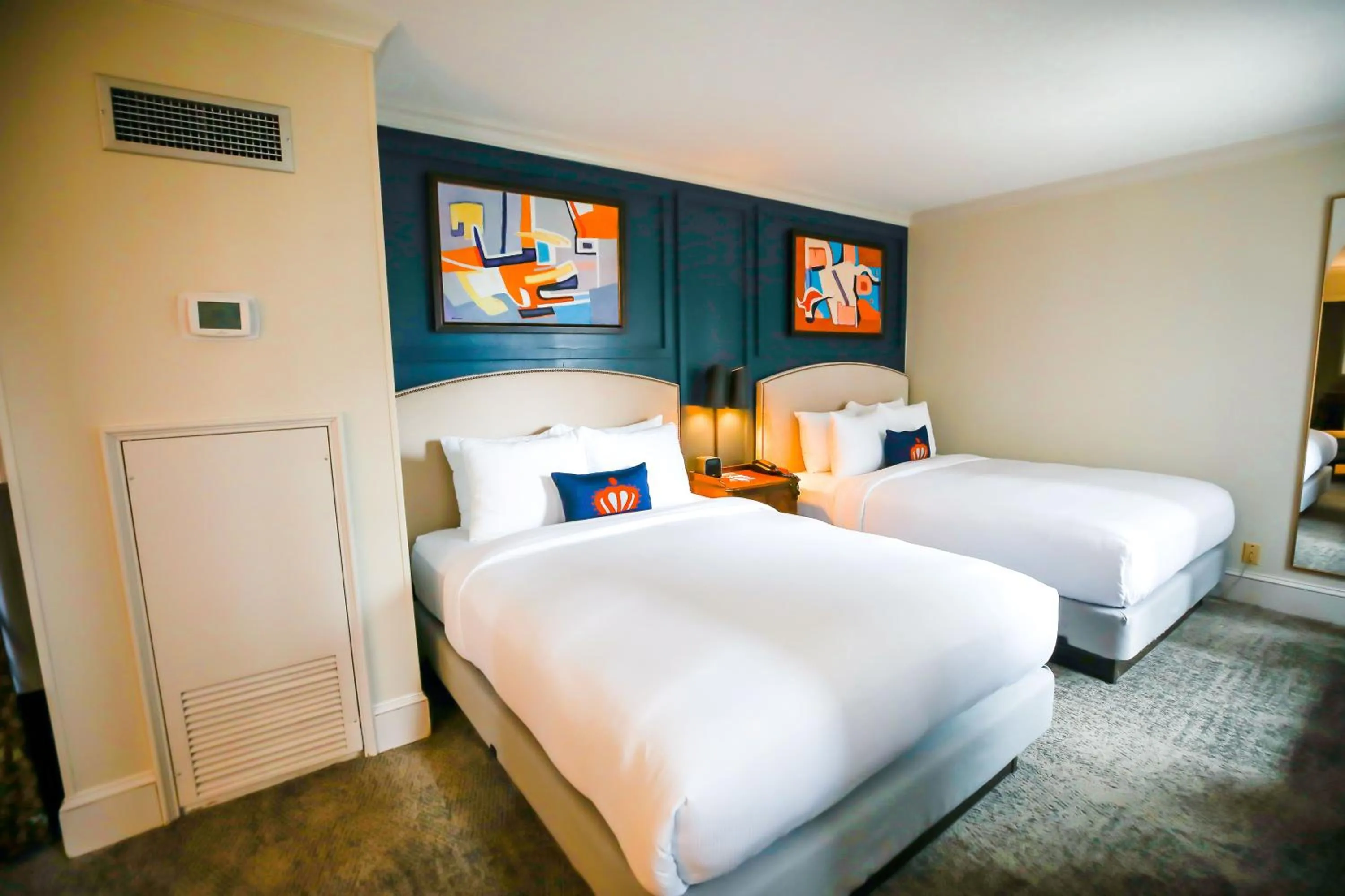 Bedroom, Bed in Dunhill Hotel