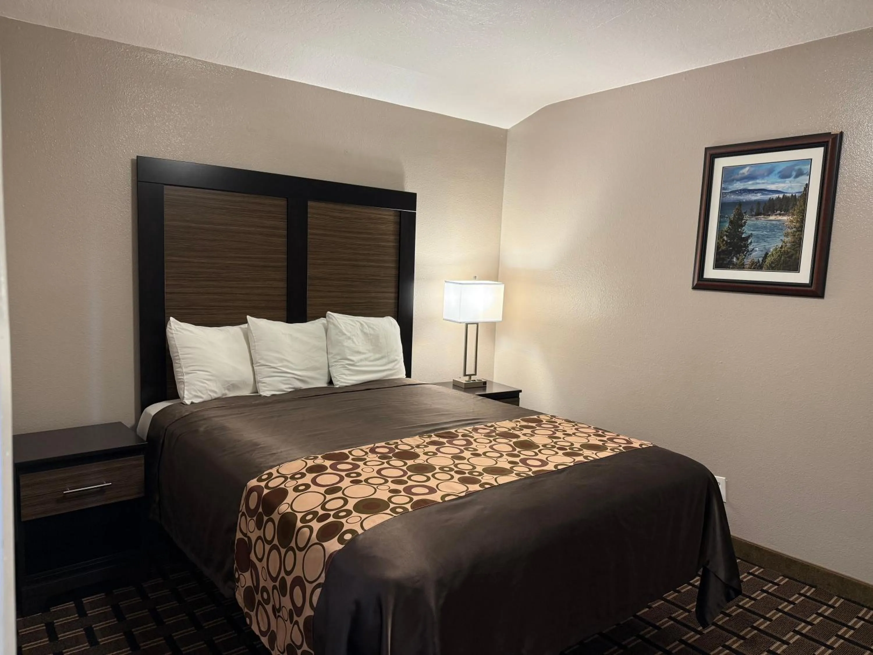 Bed in Beverly Lodge