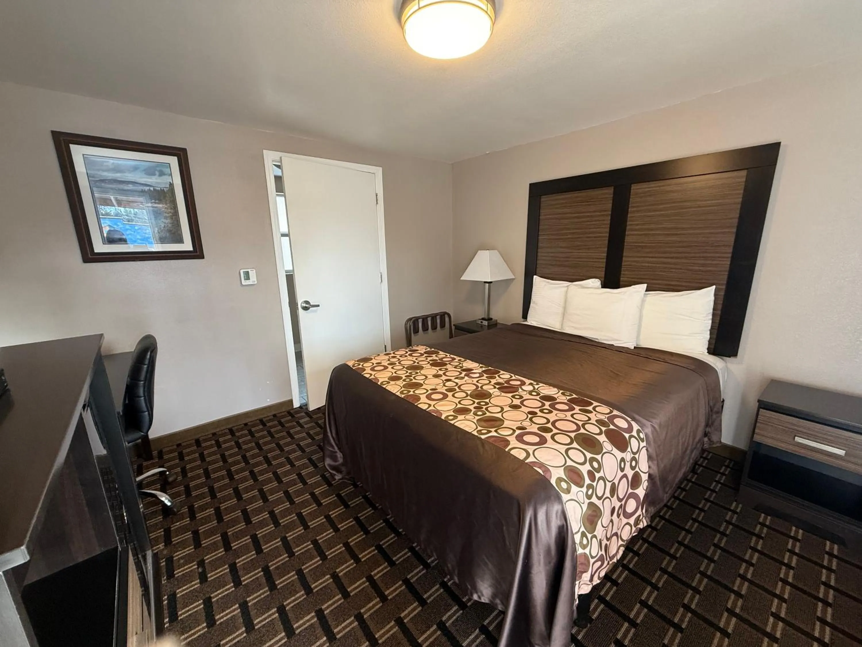 Bed in Beverly Lodge