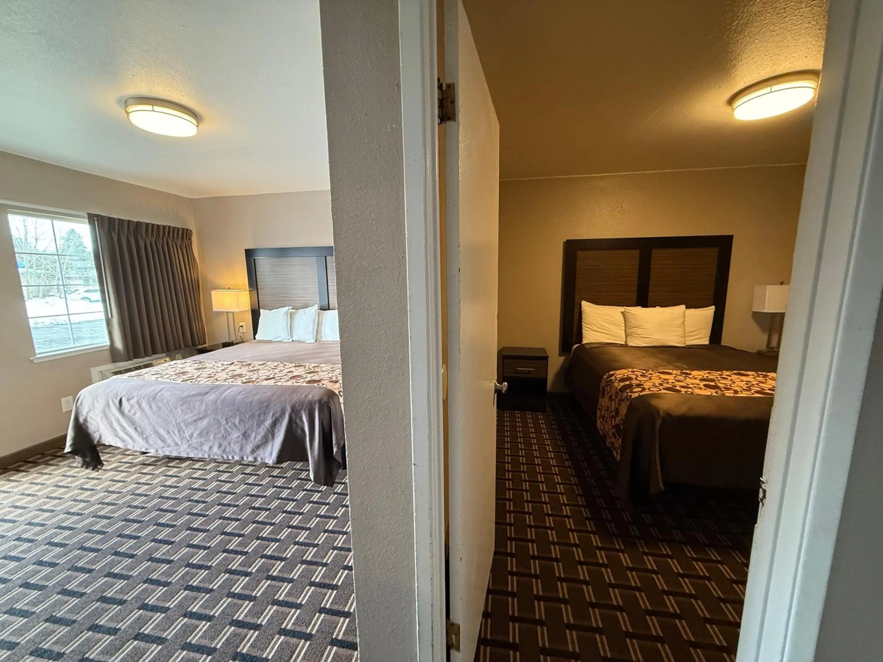 Bed in Beverly Lodge