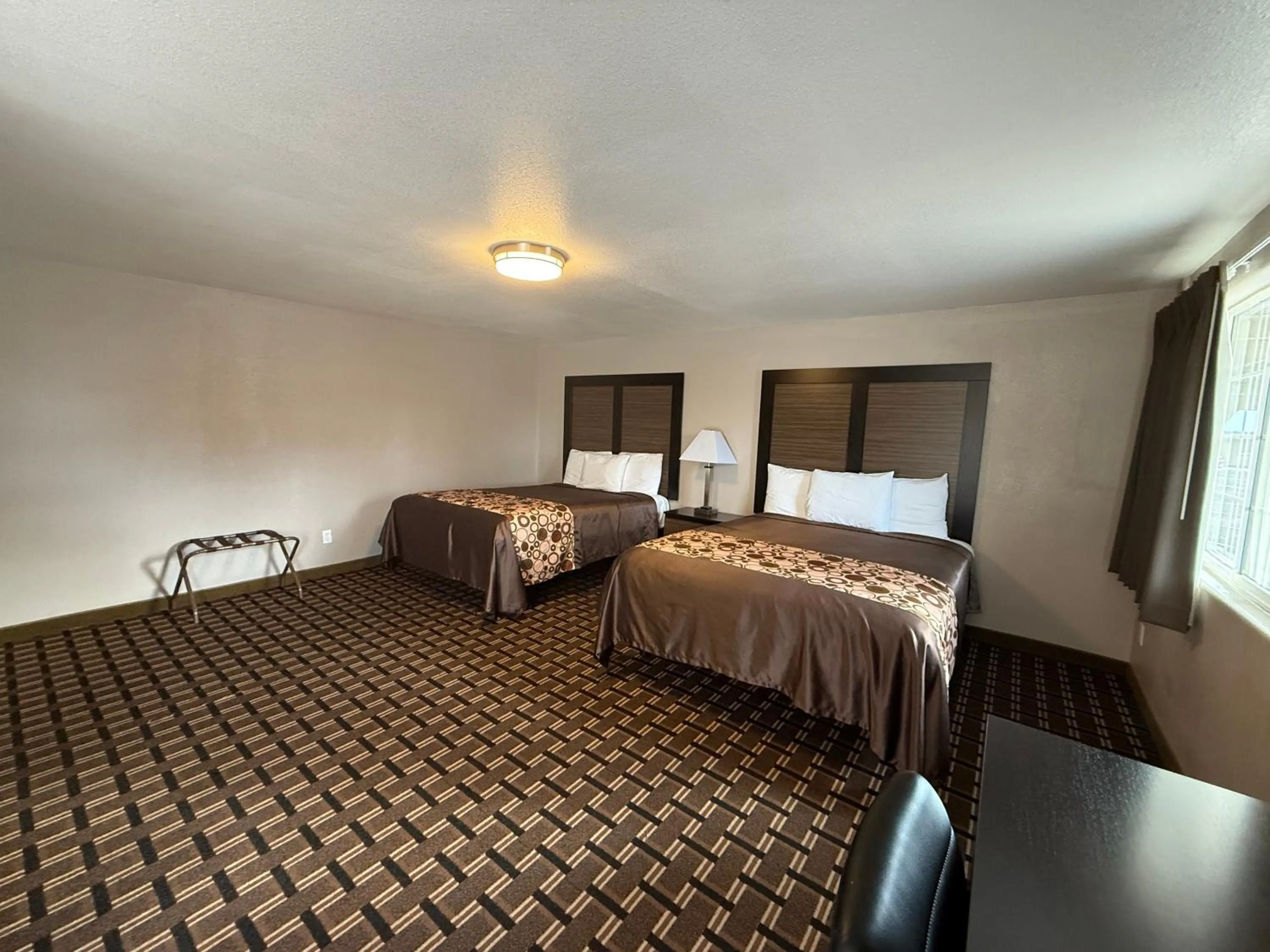 Bed in Beverly Lodge