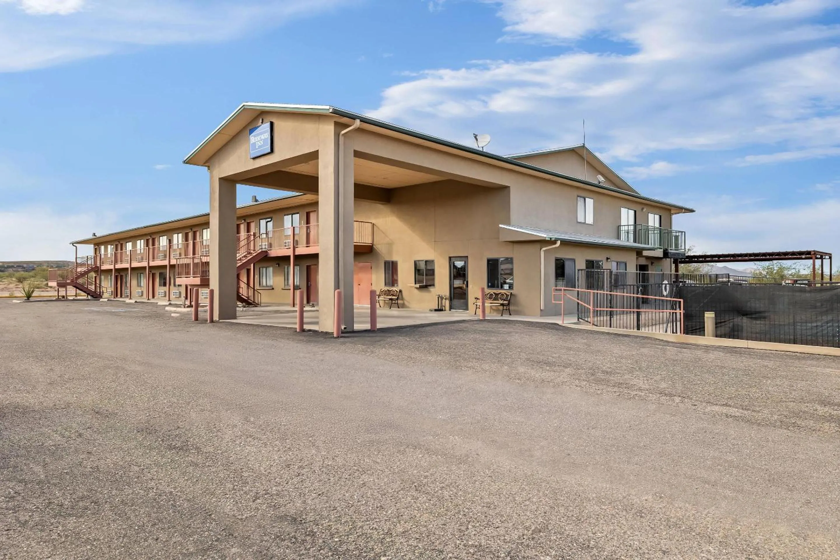 Property building in Rodeway Inn Copper Stay Benson AZ I-10 Exit 304