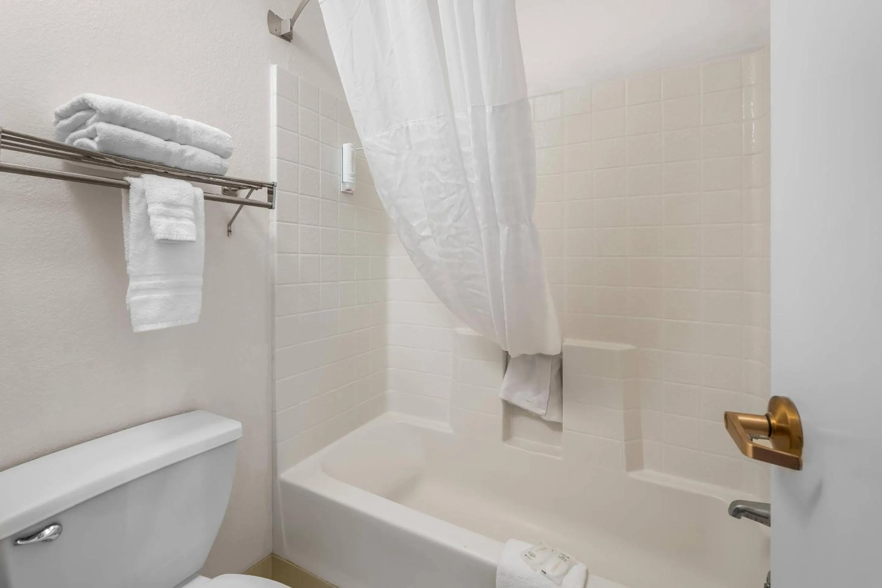 Bedroom in Rodeway Inn Copper Stay Benson AZ I-10 Exit 304