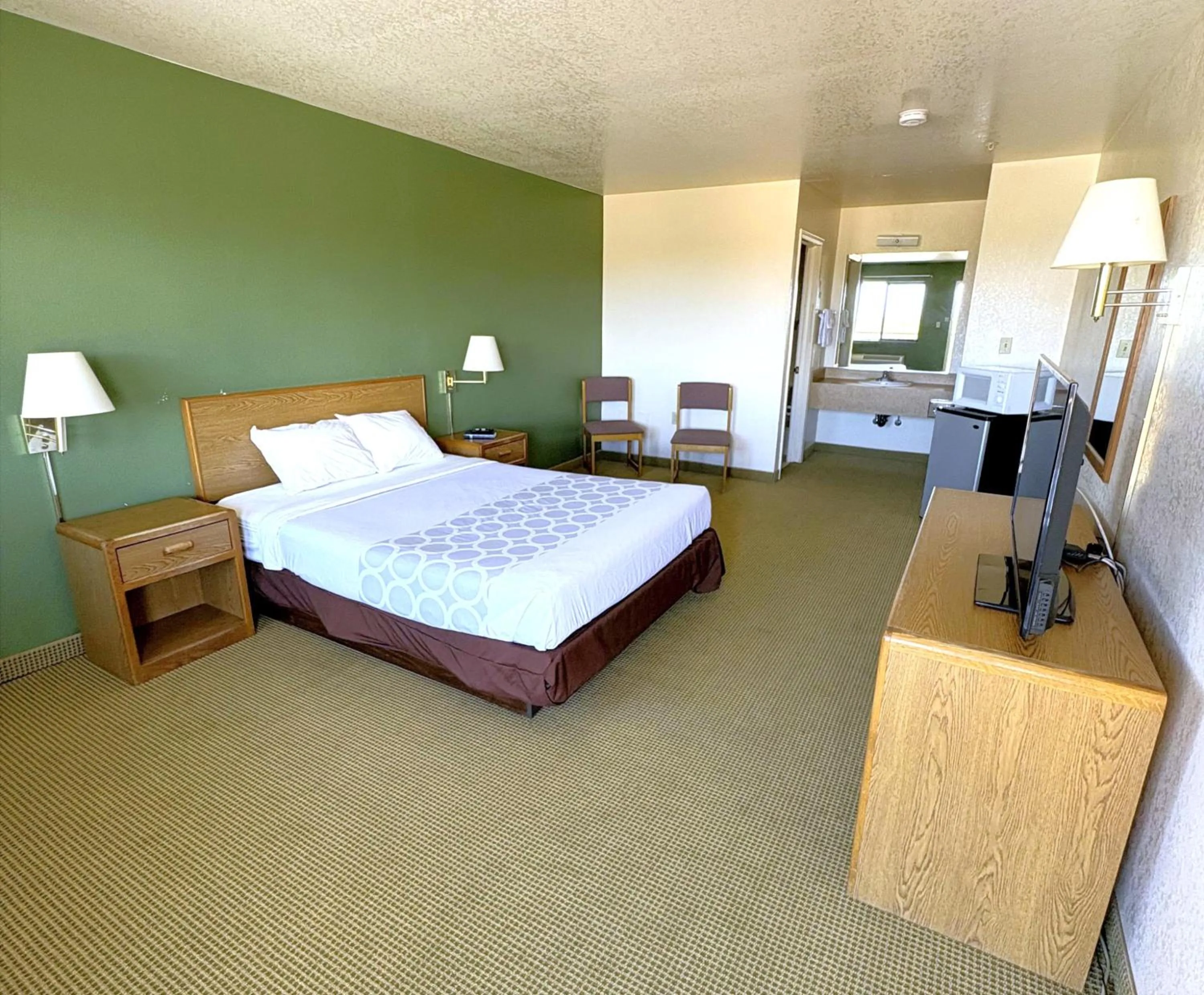 Photo of the whole room, Bed in Rodeway Inn Copper Stay Benson AZ I-10 Exit 304