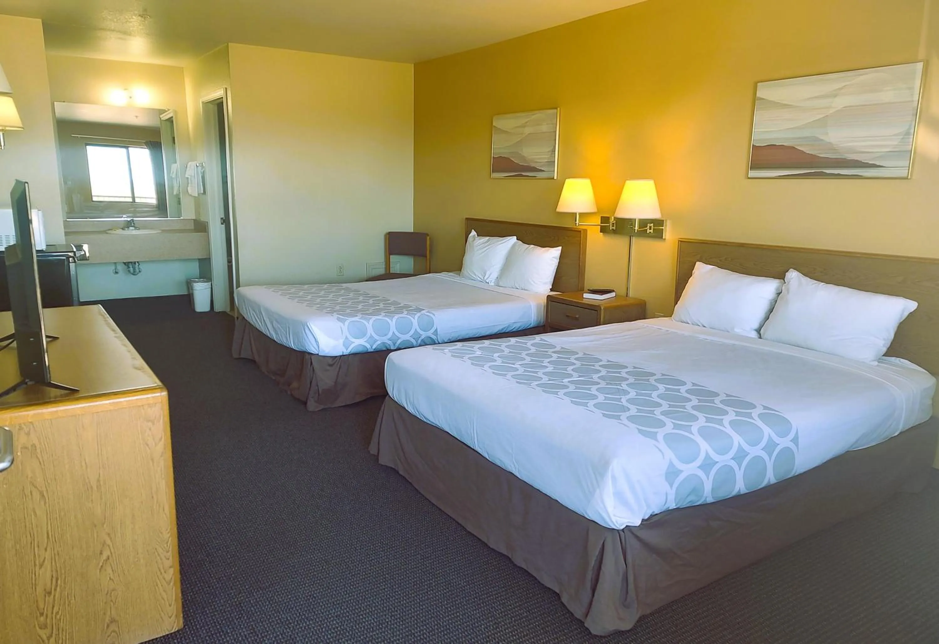 Photo of the whole room, Bed in Rodeway Inn Copper Stay Benson AZ I-10 Exit 304