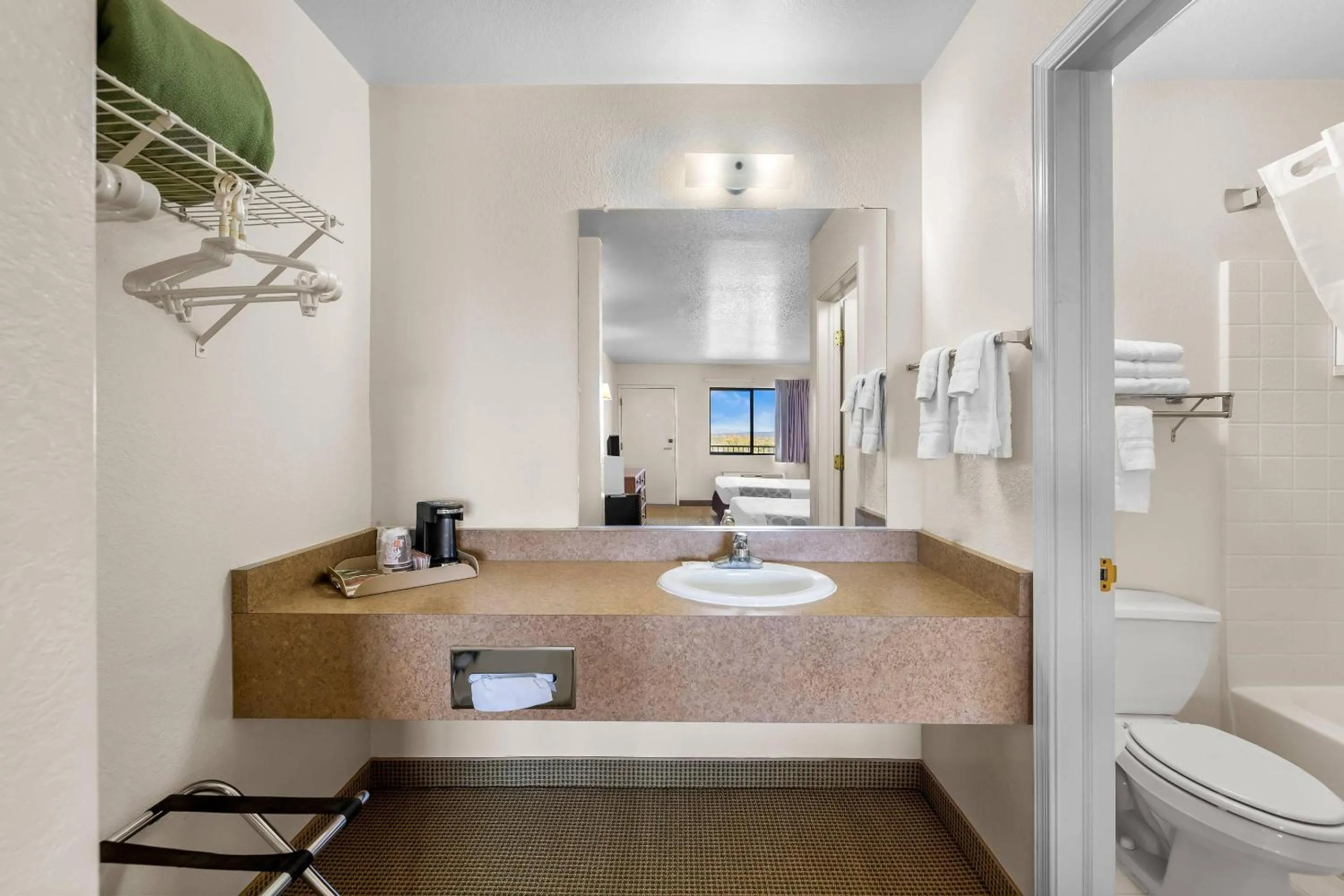 Bedroom in Rodeway Inn Copper Stay Benson AZ I-10 Exit 304