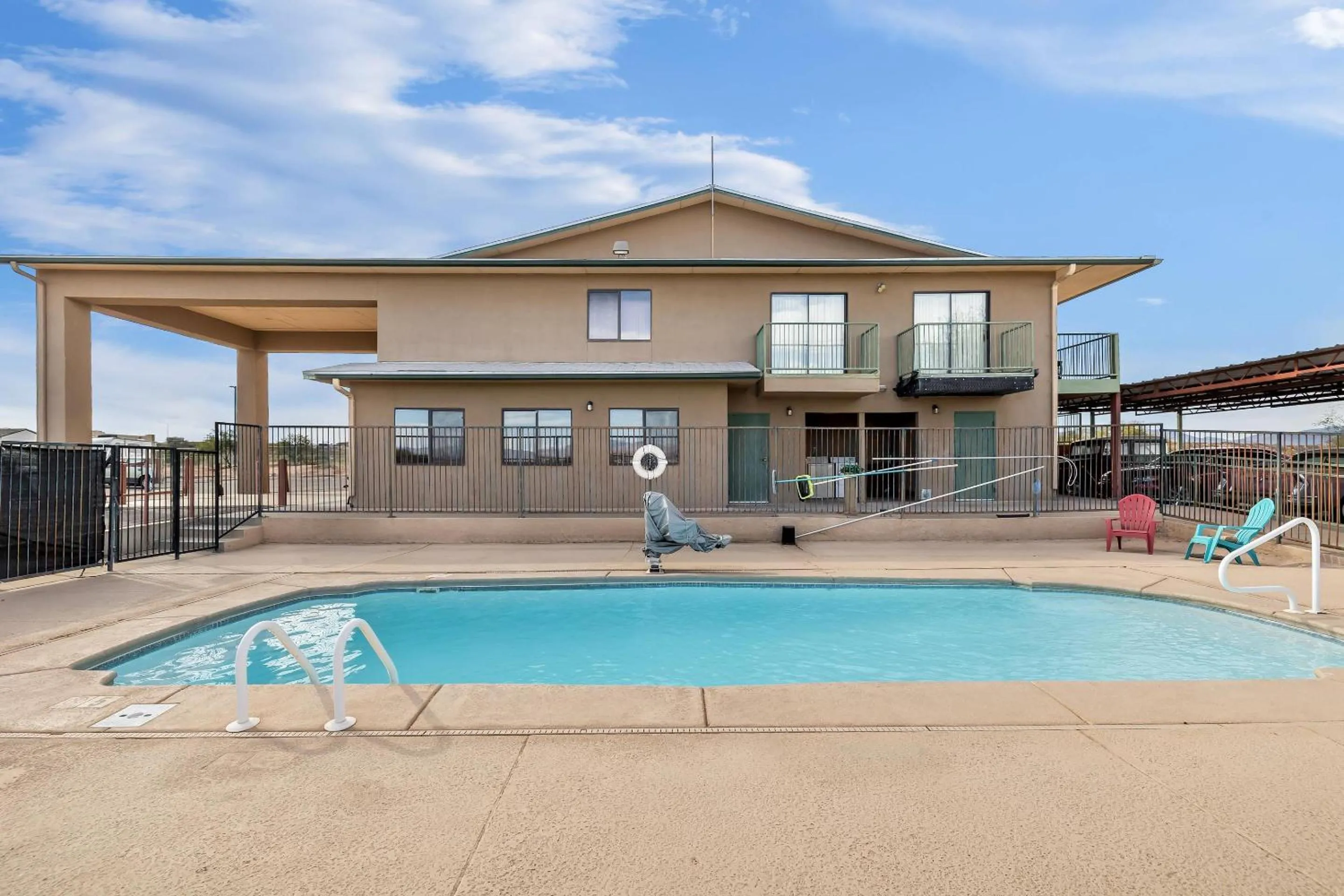 Swimming pool in Rodeway Inn Copper Stay Benson AZ I-10 Exit 304