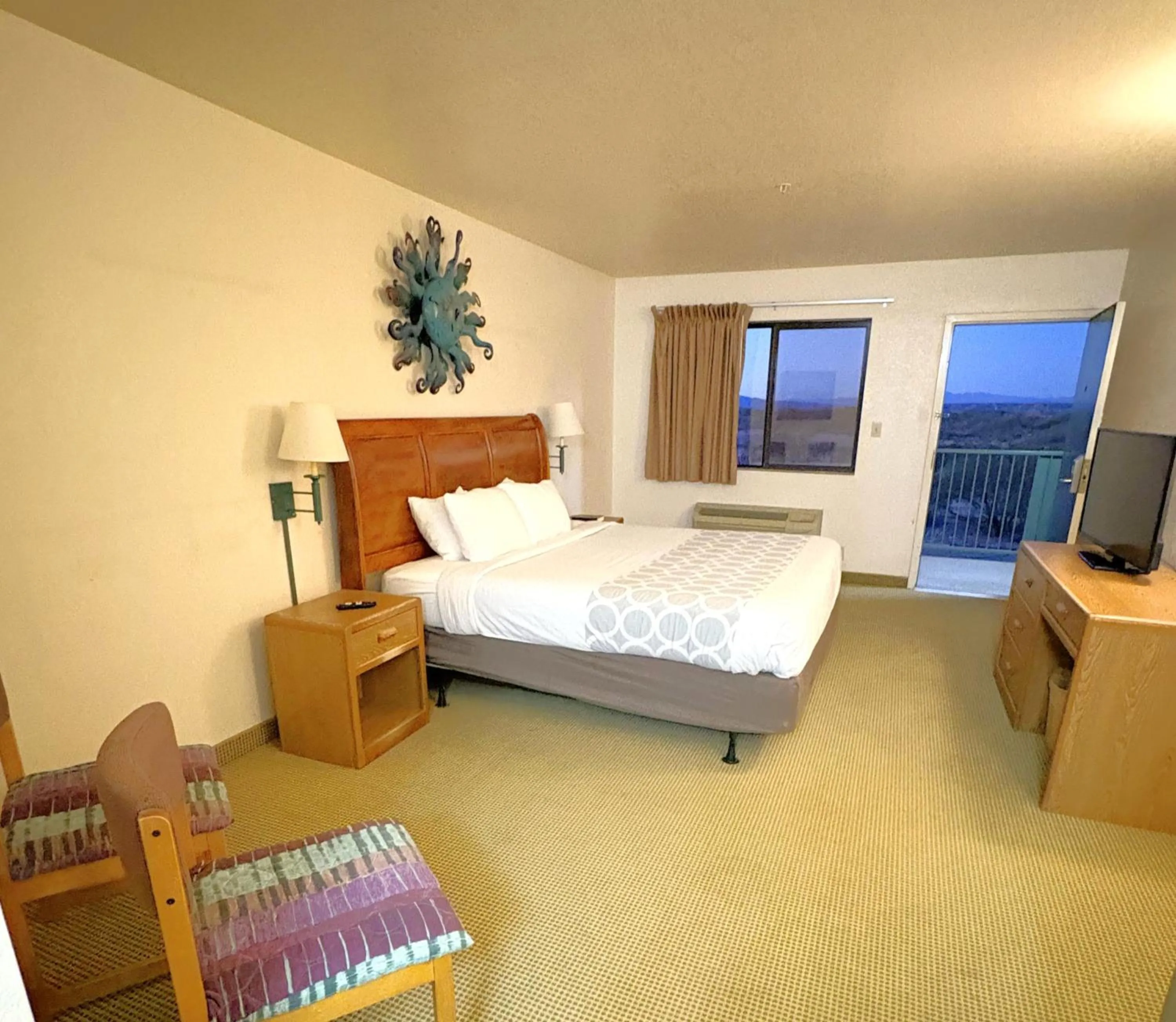 Photo of the whole room, Bed in Rodeway Inn Copper Stay Benson AZ I-10 Exit 304