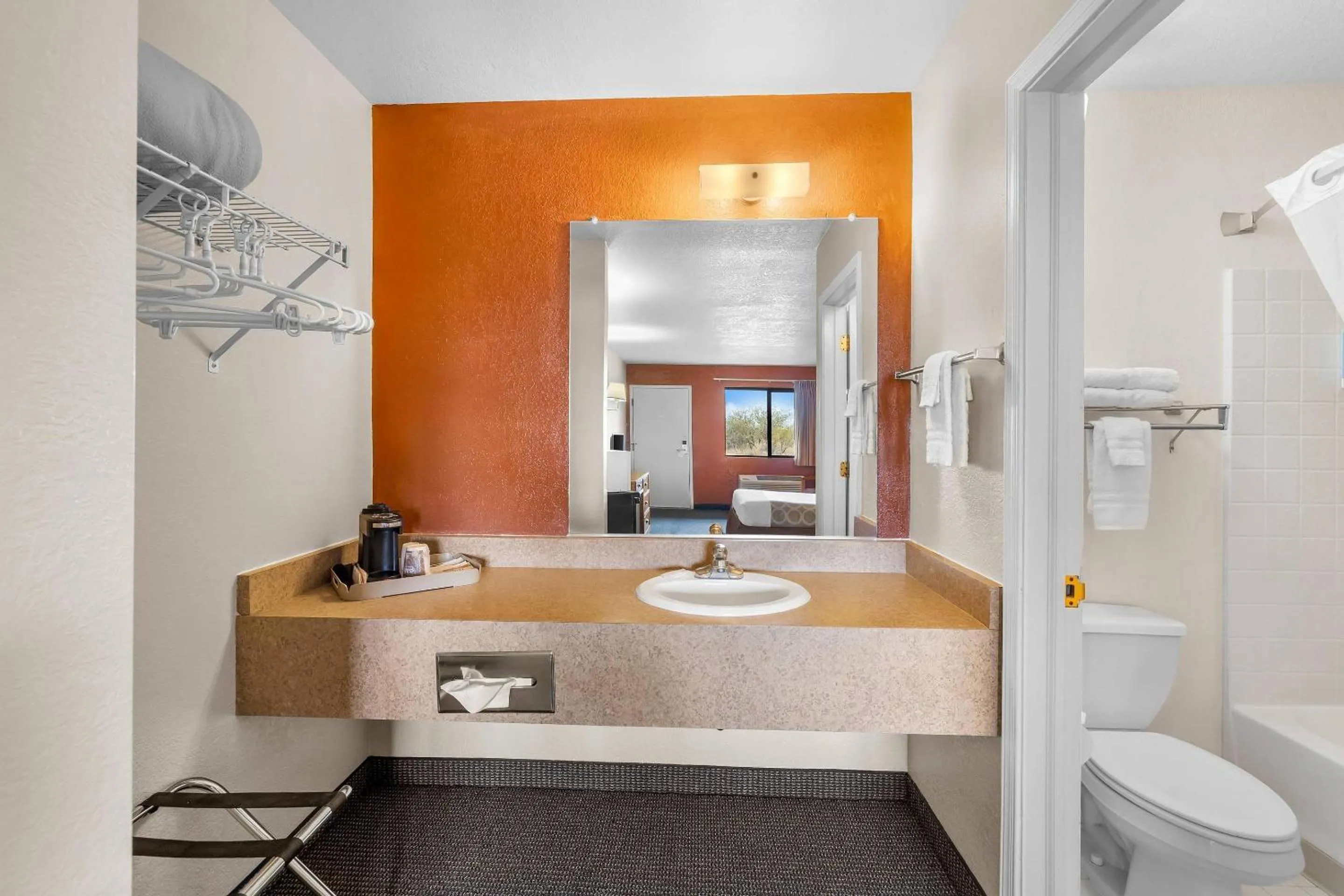 Bedroom in Rodeway Inn Copper Stay Benson AZ I-10 Exit 304