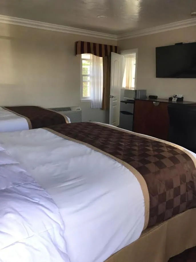 Bed in Rex Motel