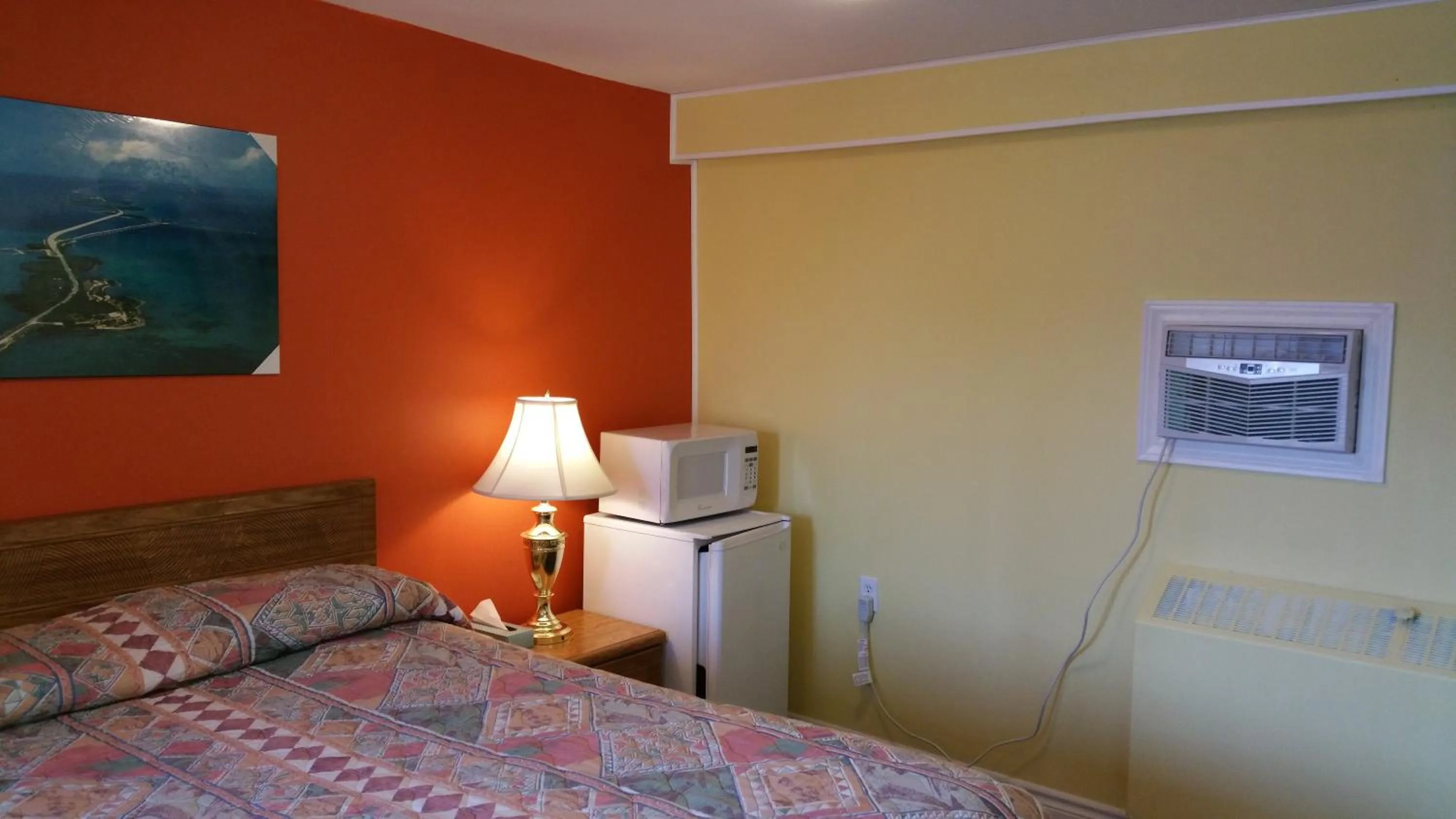 Photo of the whole room, Bed in Rymal's Motel