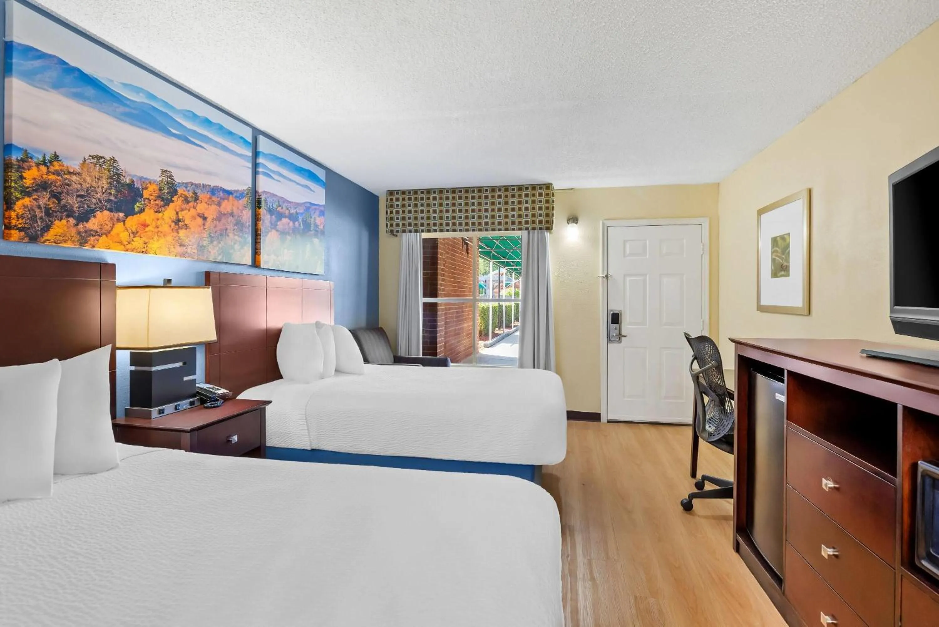 Bed in Days Inn by Wyndham Petersburg/South Fort Lee