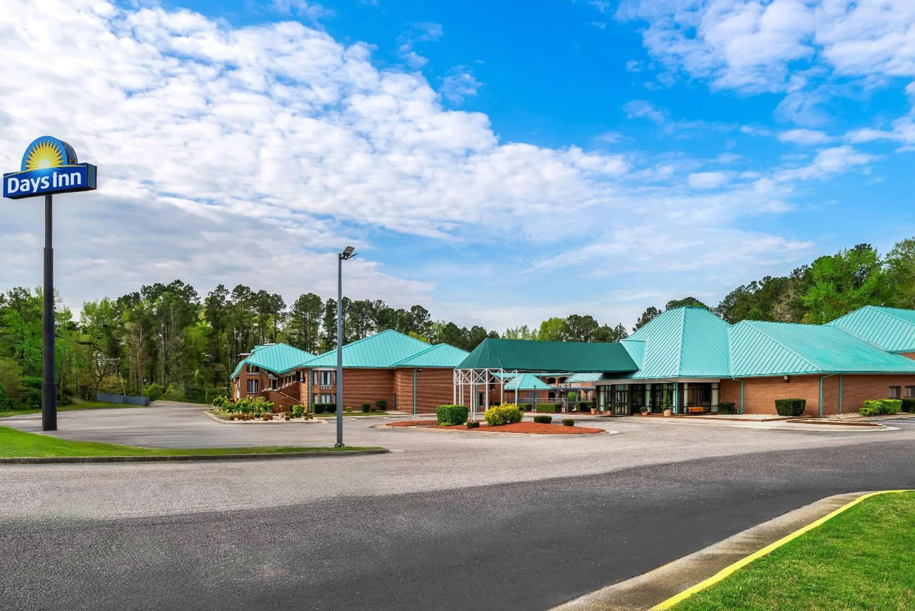 Property building in Days Inn by Wyndham Petersburg/South Fort Lee