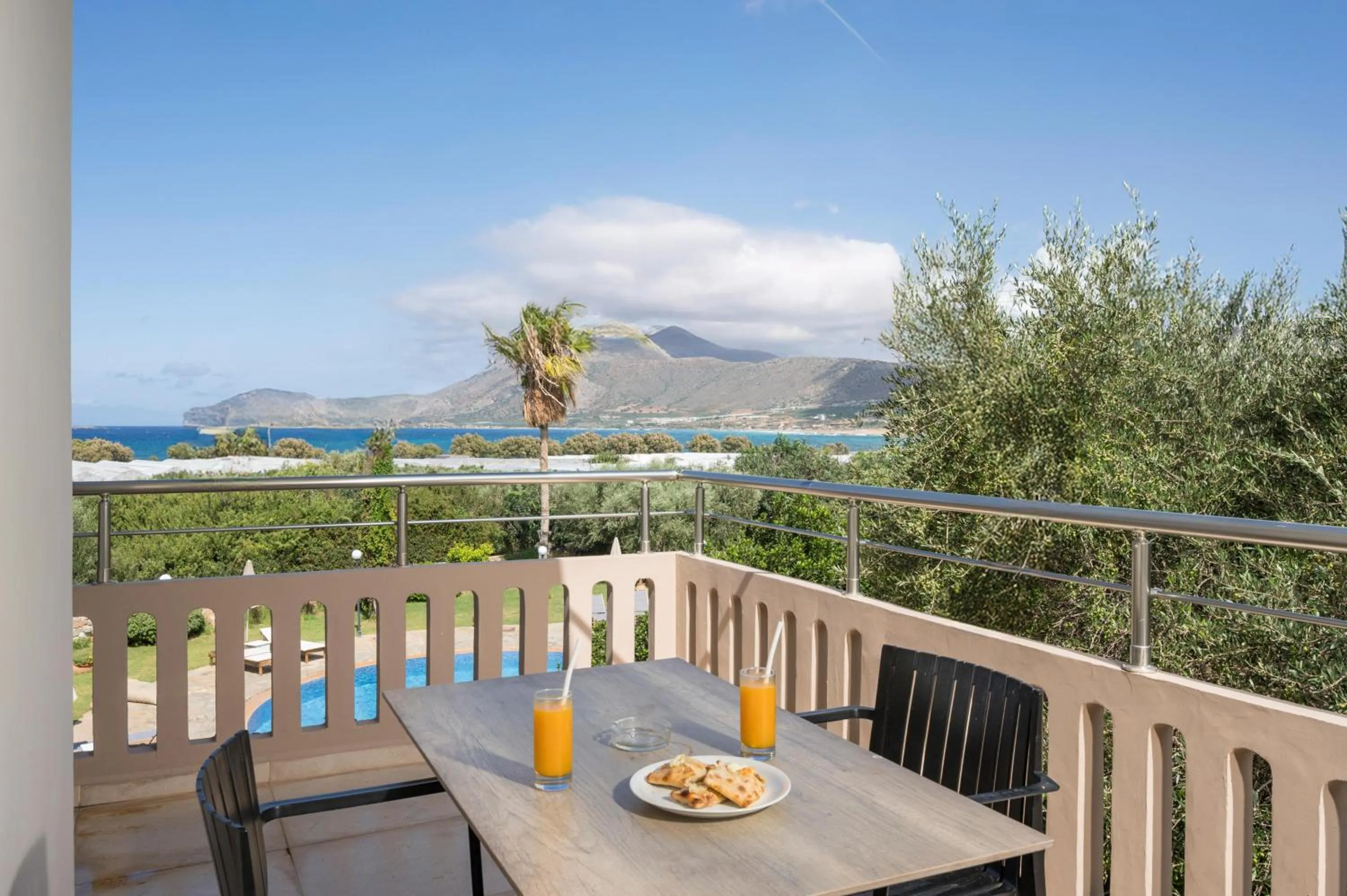 Day in Petritos Rooms and Studios