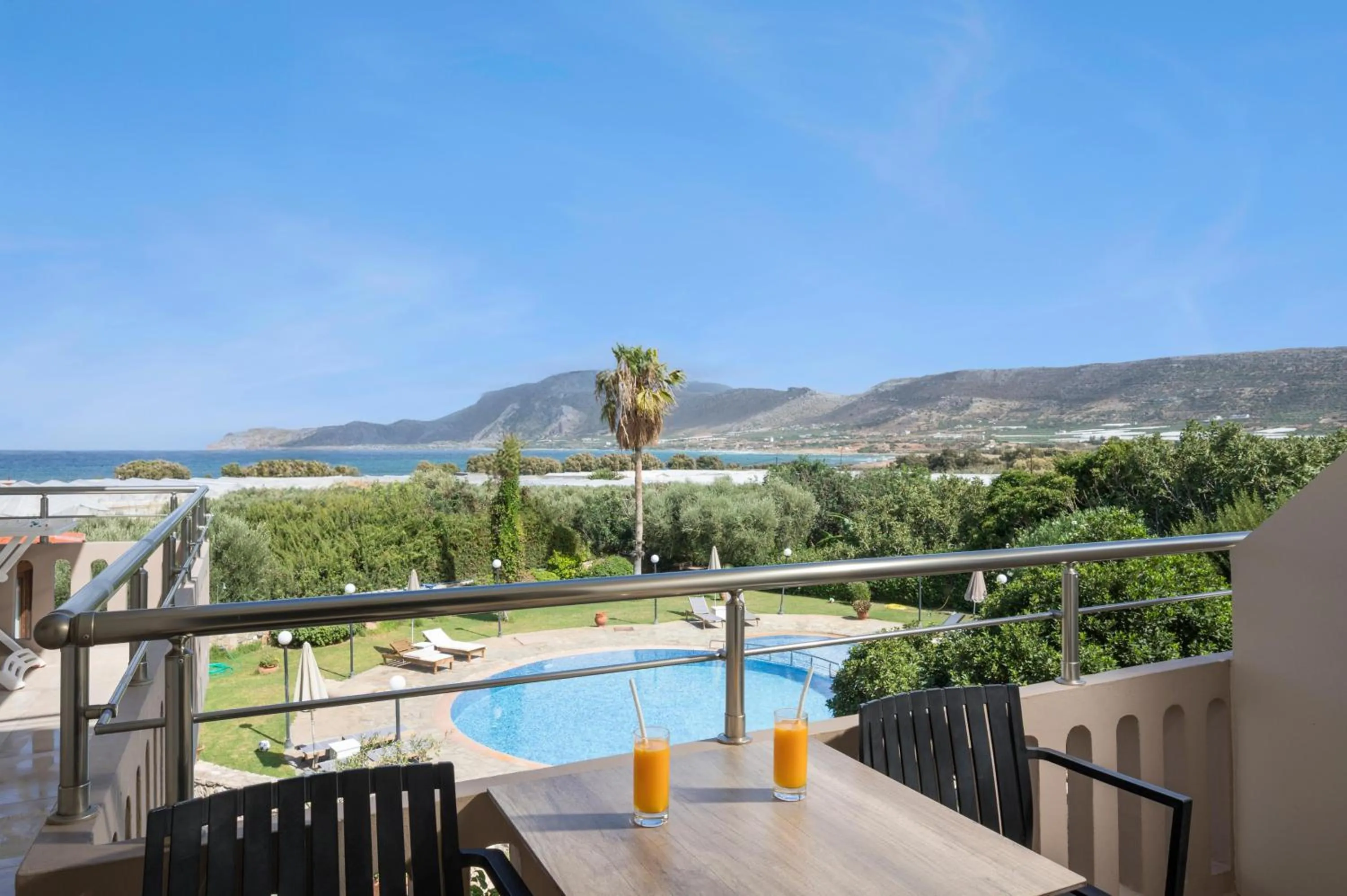 Day in Petritos Rooms and Studios