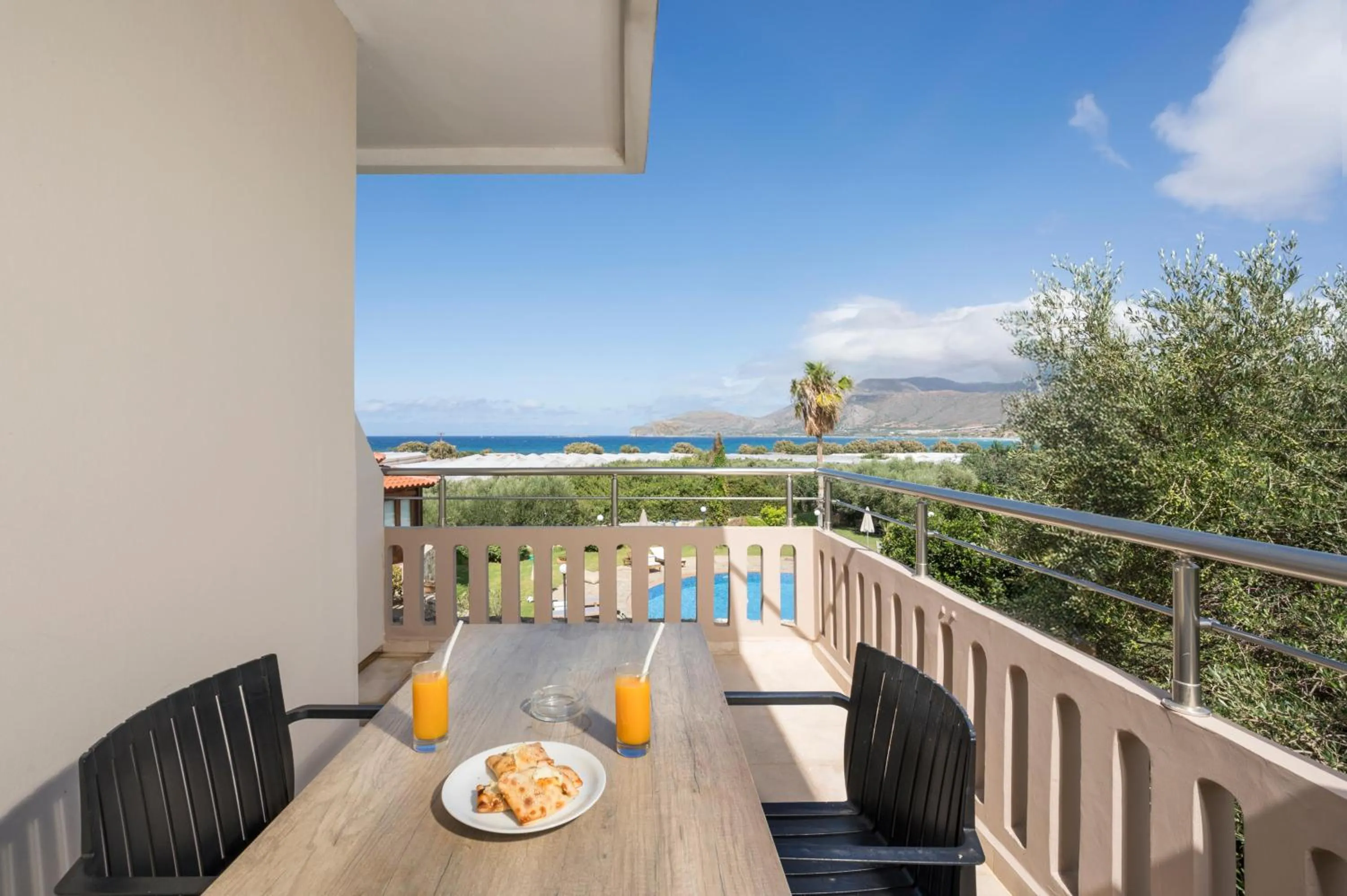 Day in Petritos Rooms and Studios