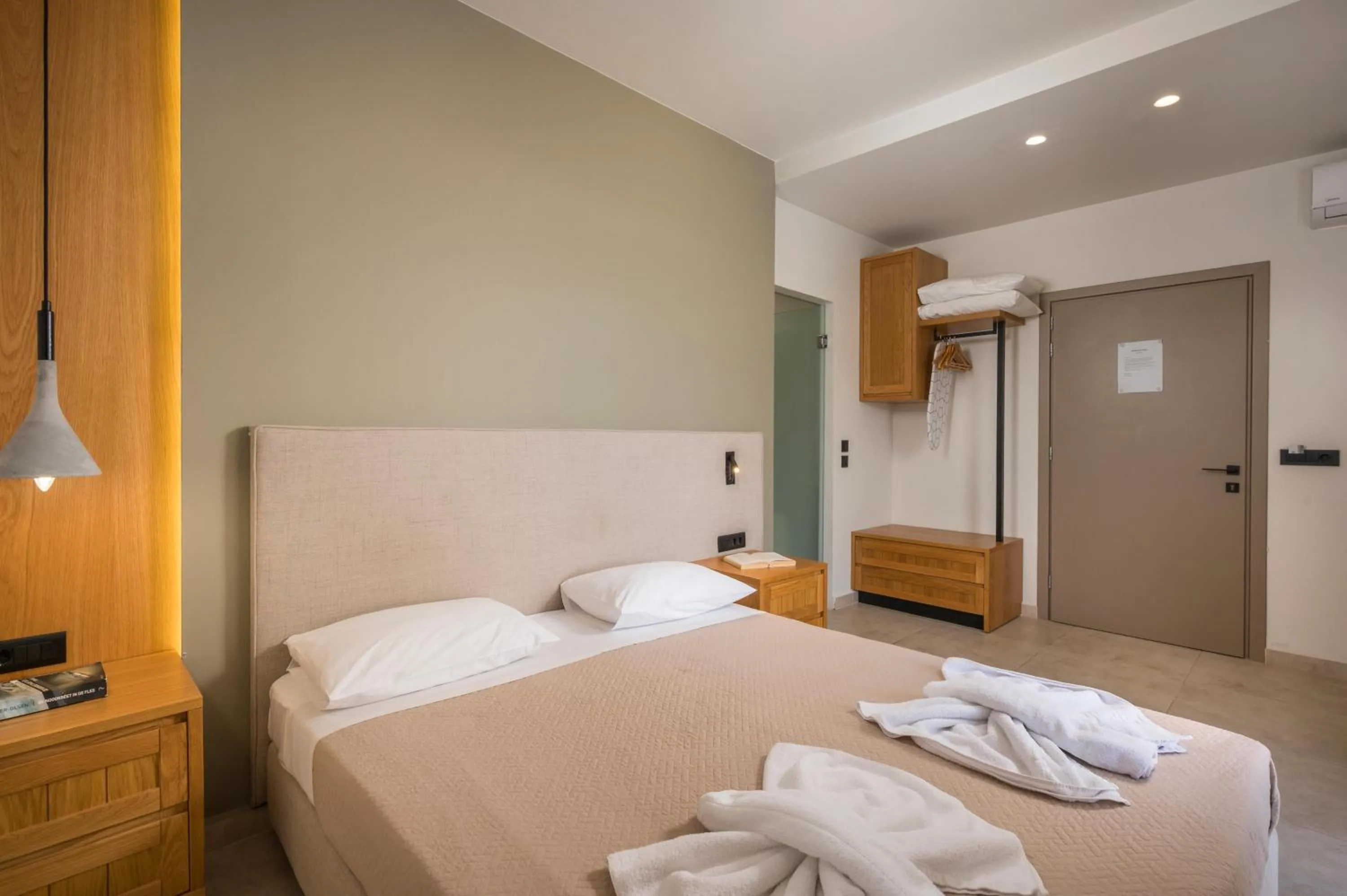 Bed in Petritos Rooms and Studios