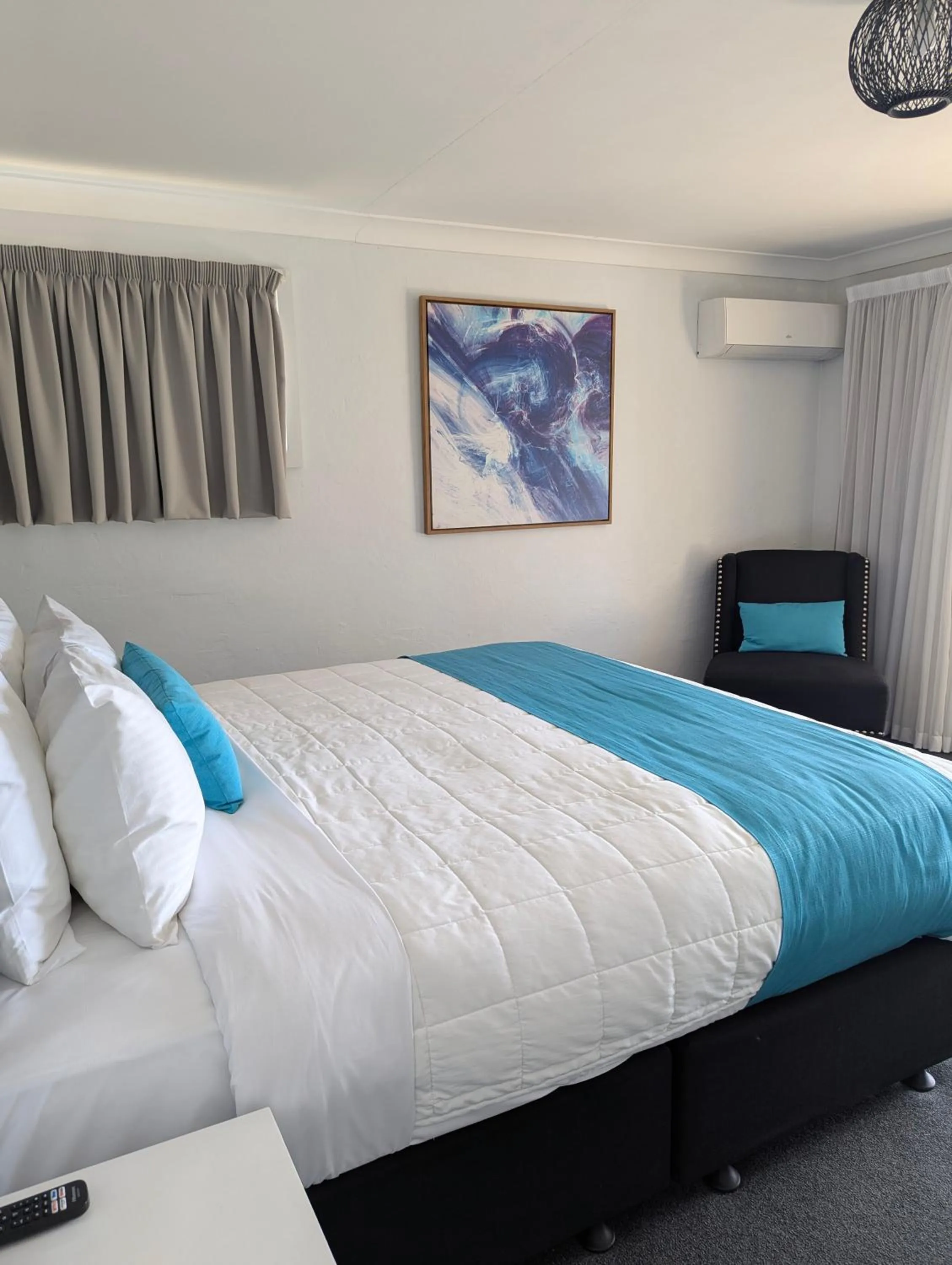 Bed in Araluen Motor Lodge