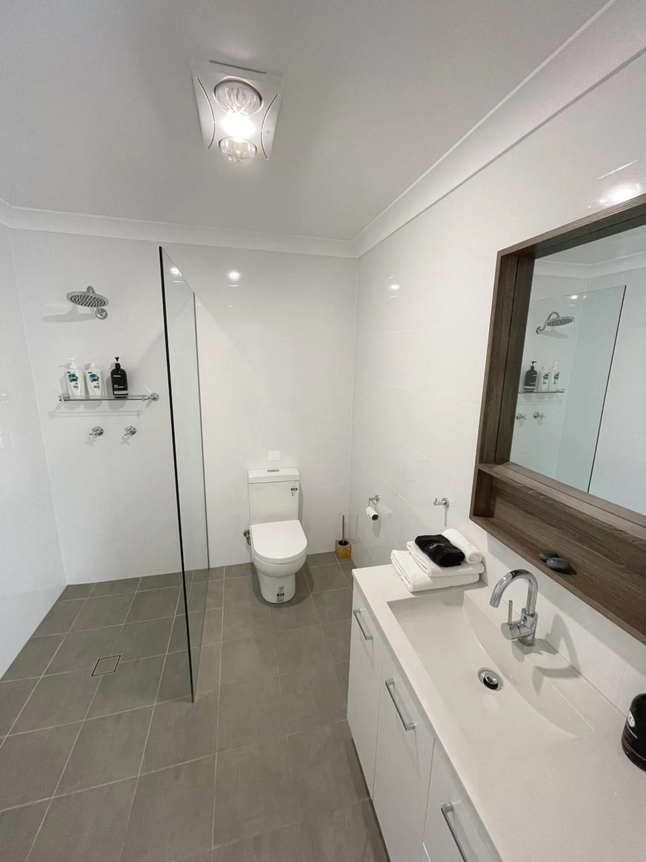 Shower in Araluen Motor Lodge