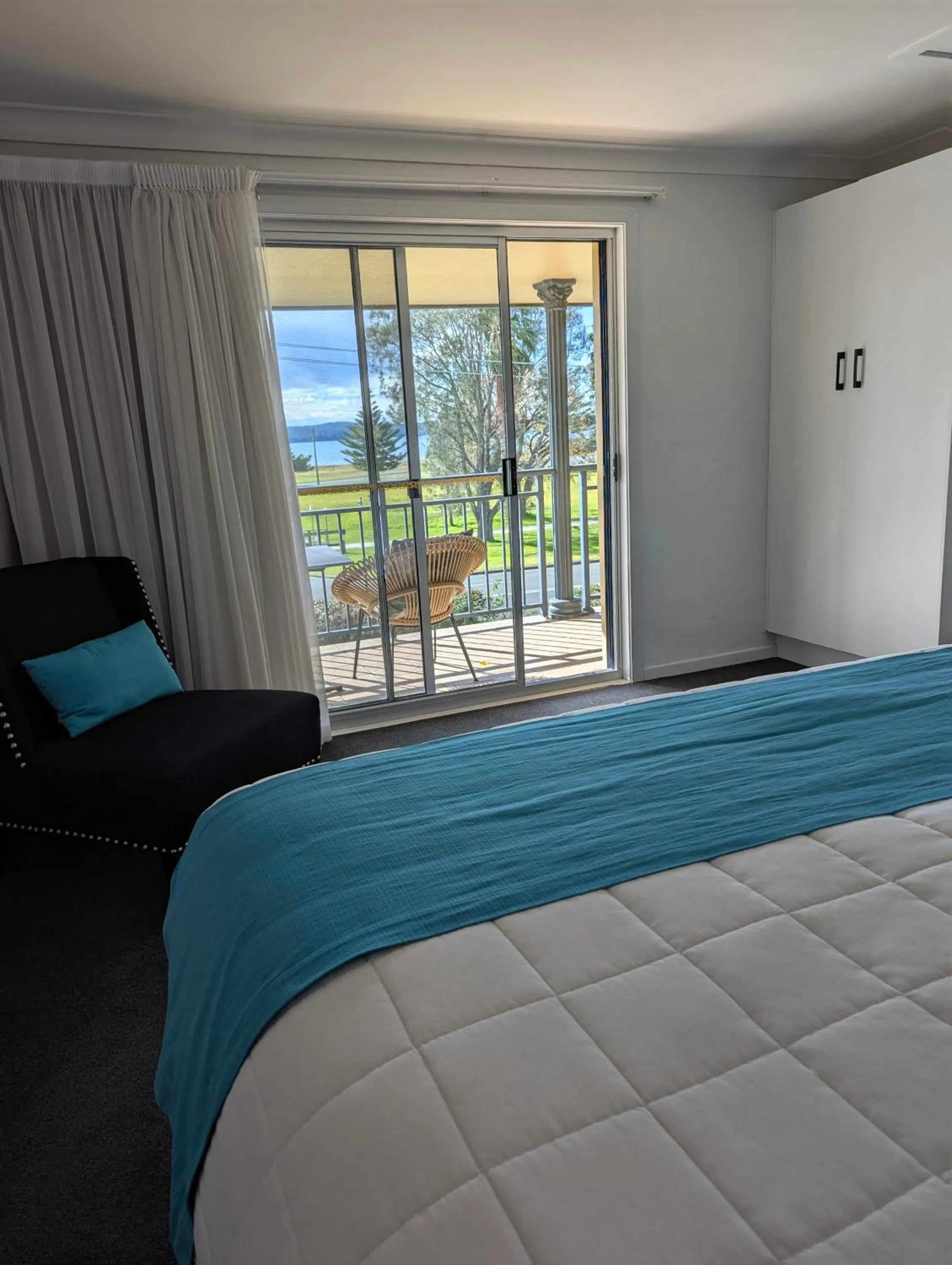 Bed in Araluen Motor Lodge