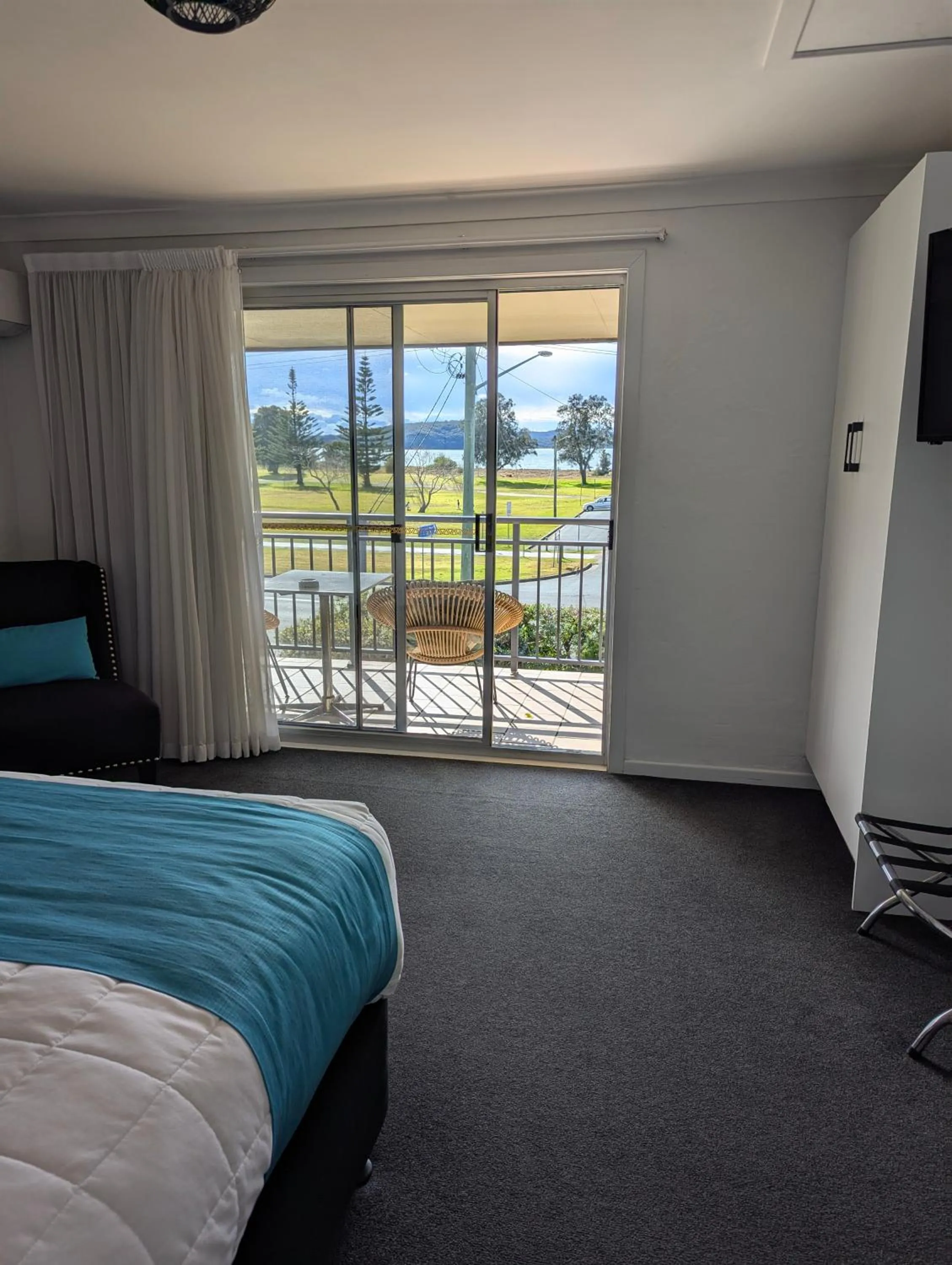 Bed in Araluen Motor Lodge