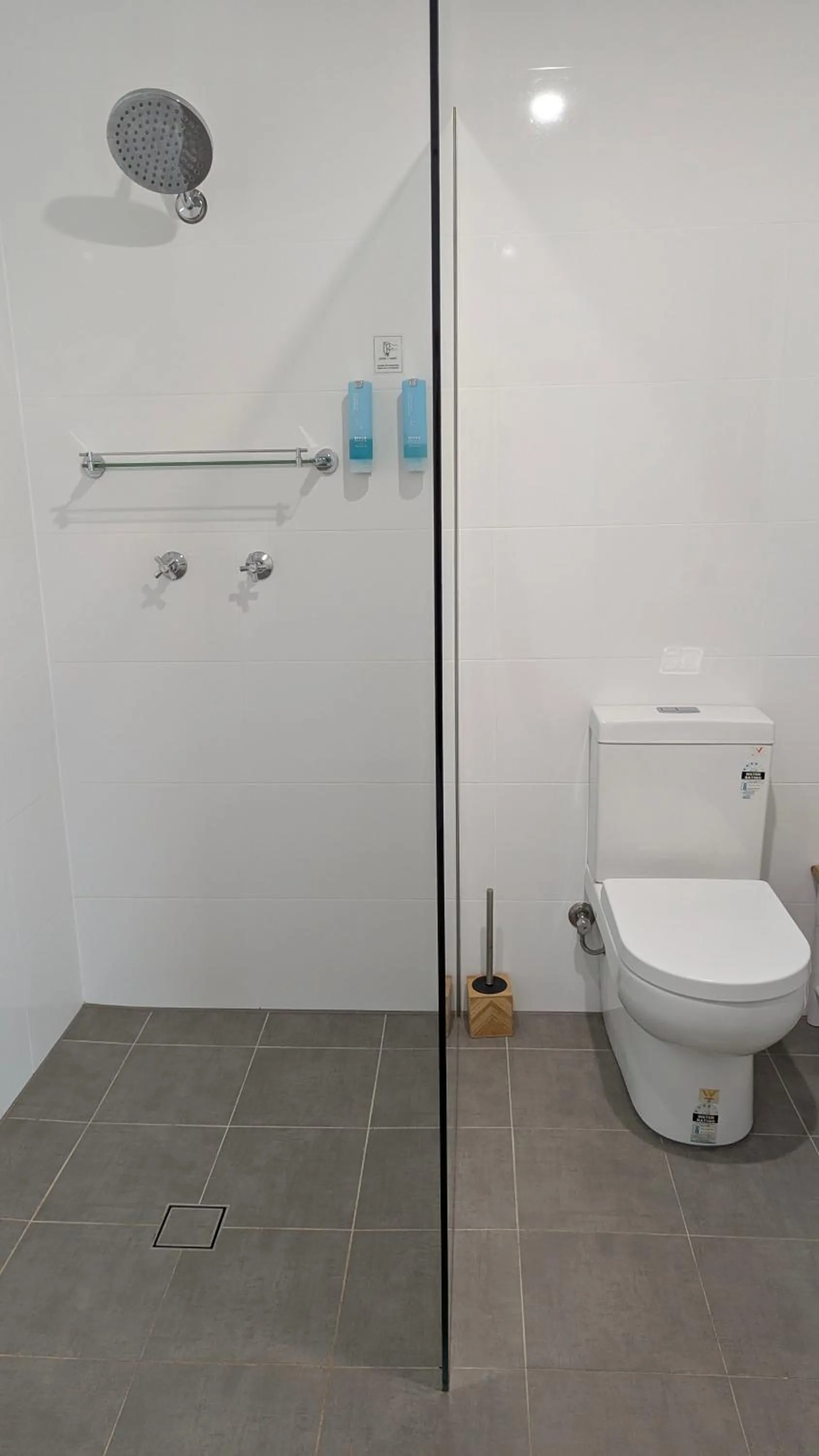 Shower in Araluen Motor Lodge