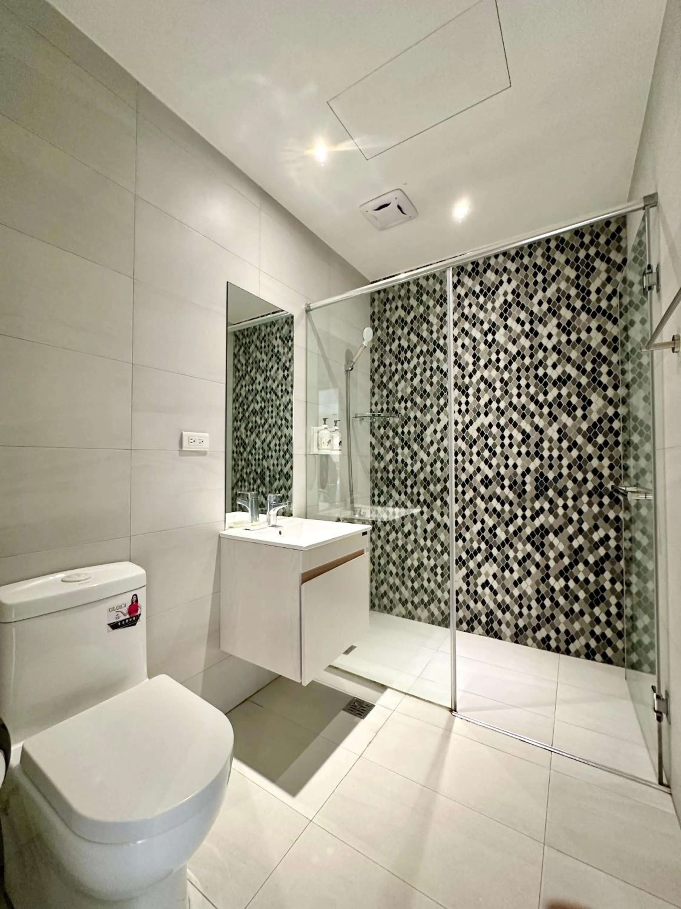 Shower in Taihu Hotel Sun Moon Lake