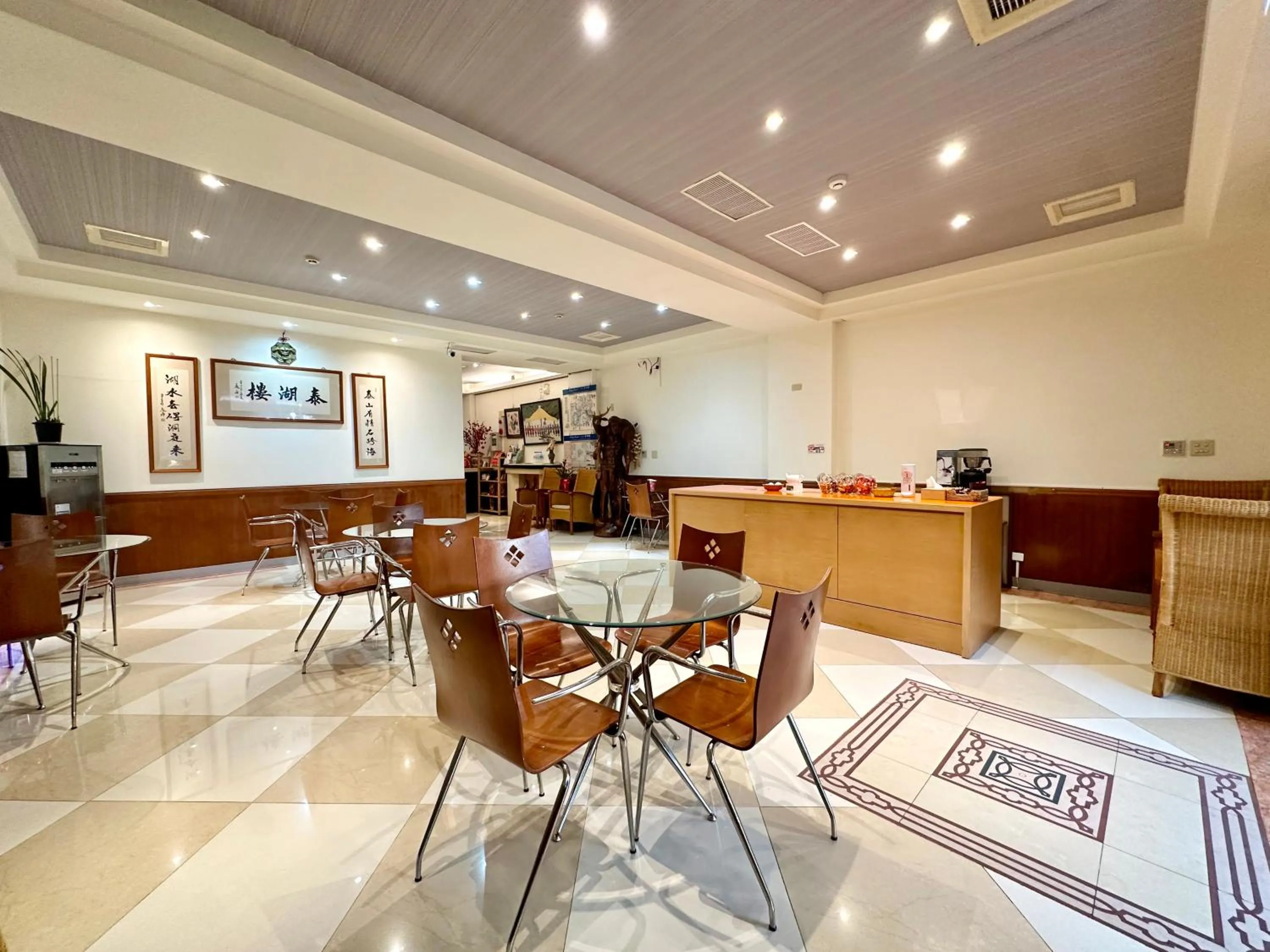 TV and multimedia in Taihu Hotel Sun Moon Lake