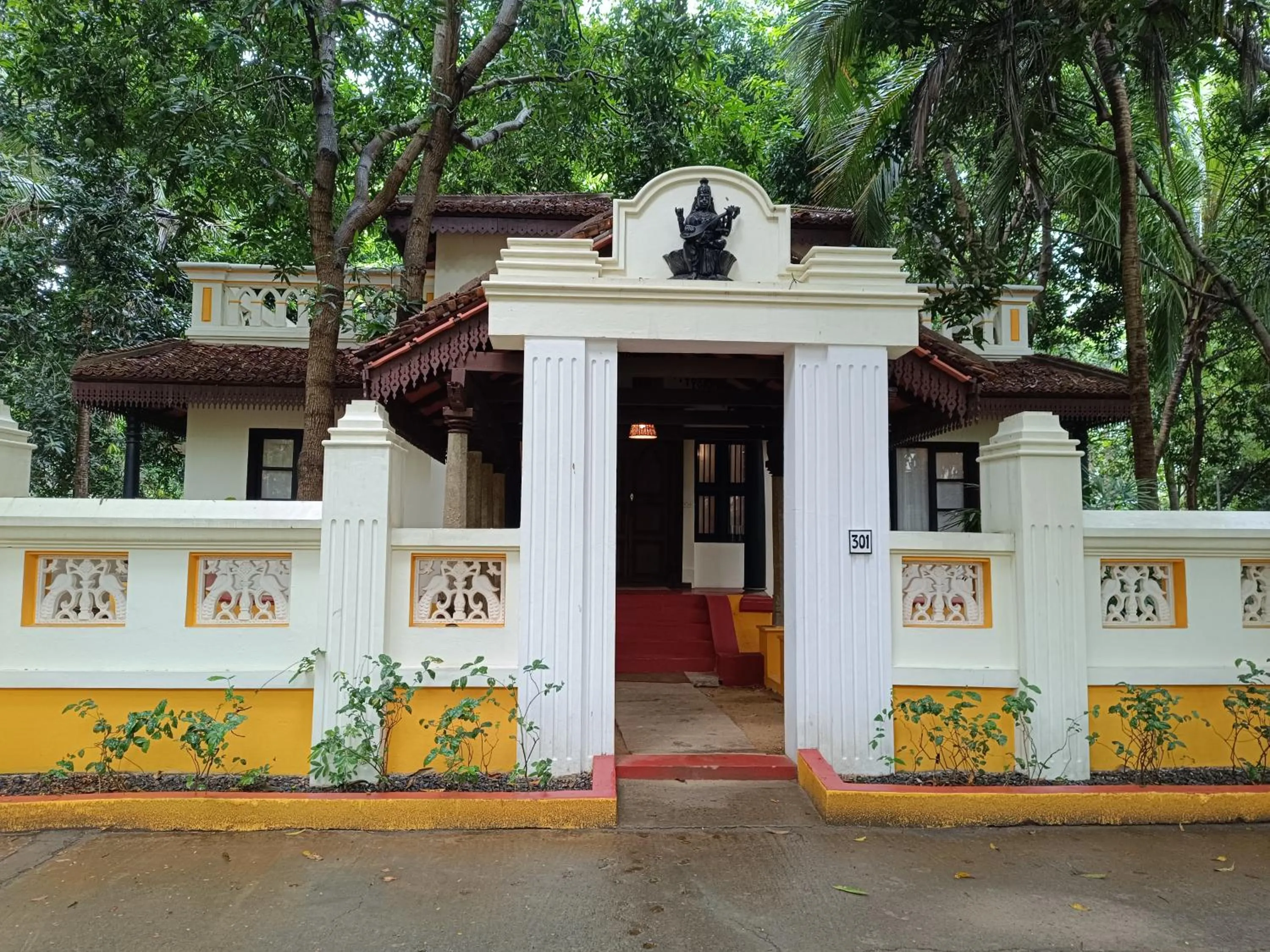 Facade/entrance in Mantra Koodam Kumbakonam - A CGH Earth Experience