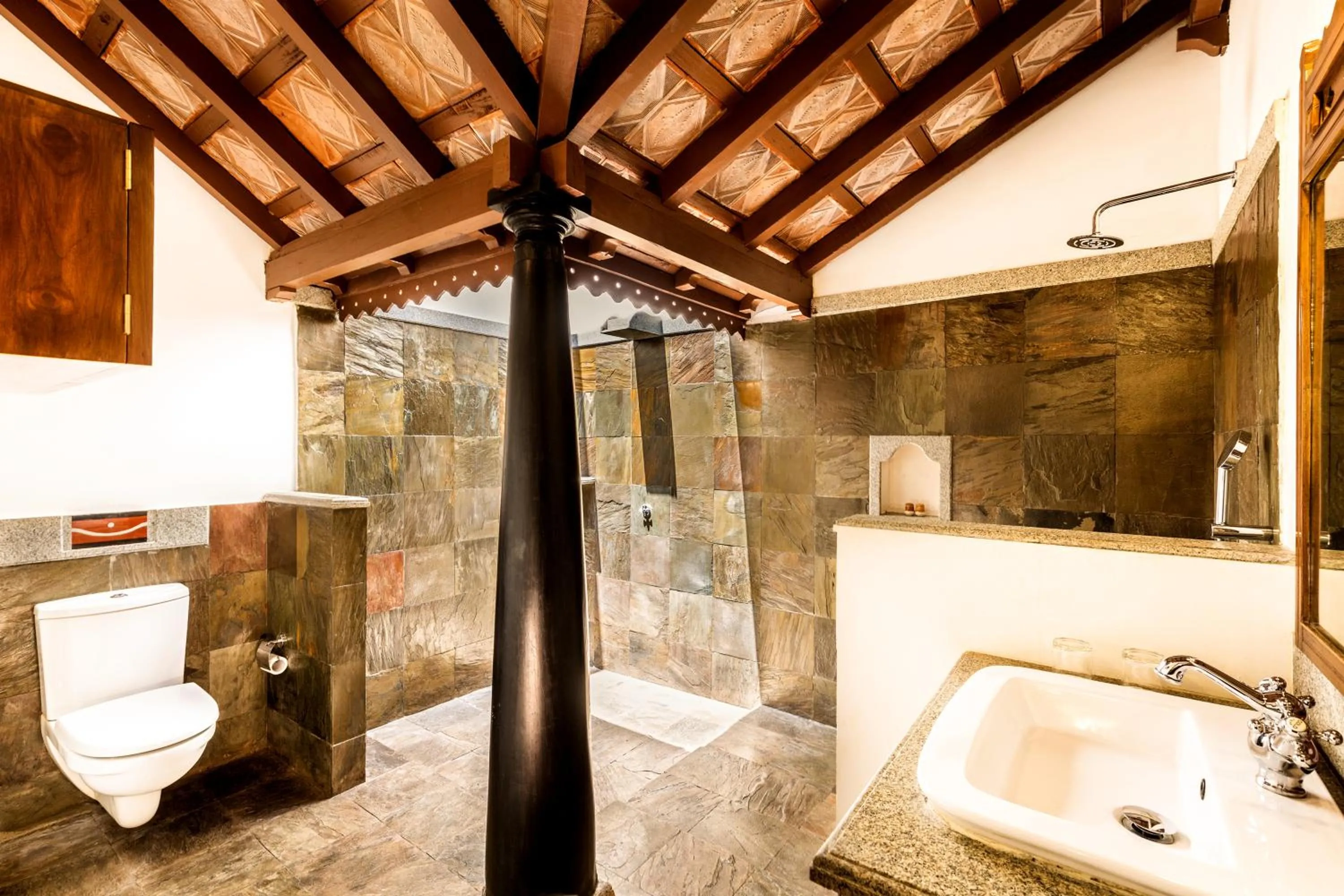 Shower in Mantra Koodam Kumbakonam - A CGH Earth Experience