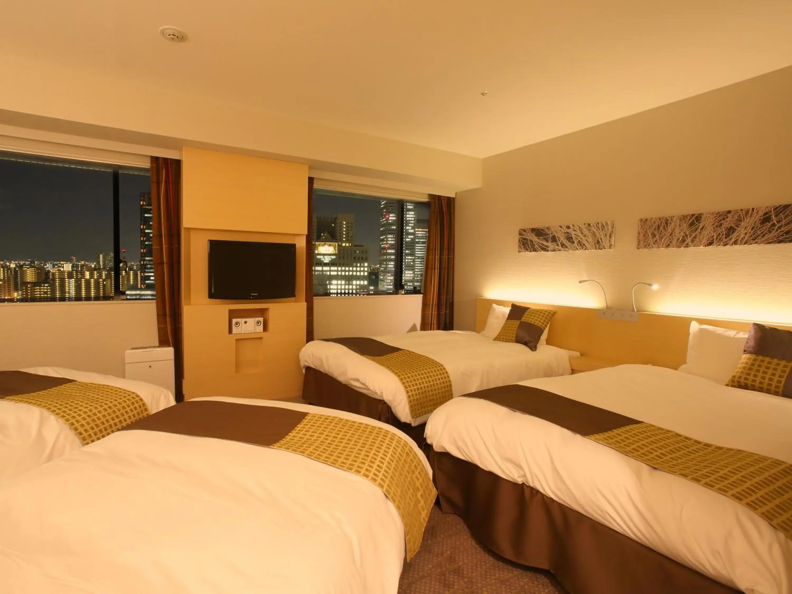 Quadruple Room - Non-Smoking in Hotel Keihan Kyobashi Grande Quadruple Room - Non-Smoking in Hotel Keihan Kyobashi Grande