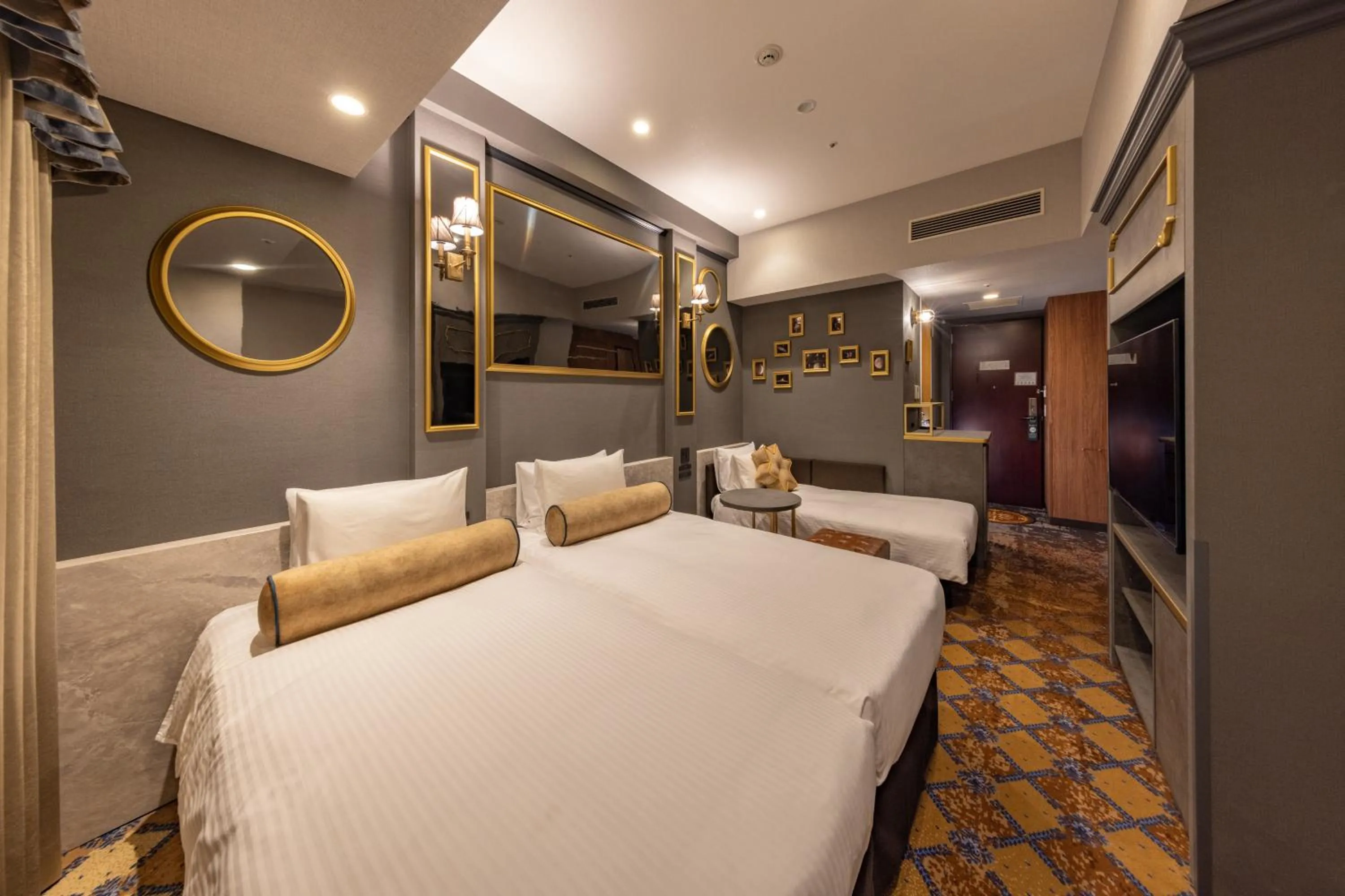 Bed in Hotel Keihan Universal Tower