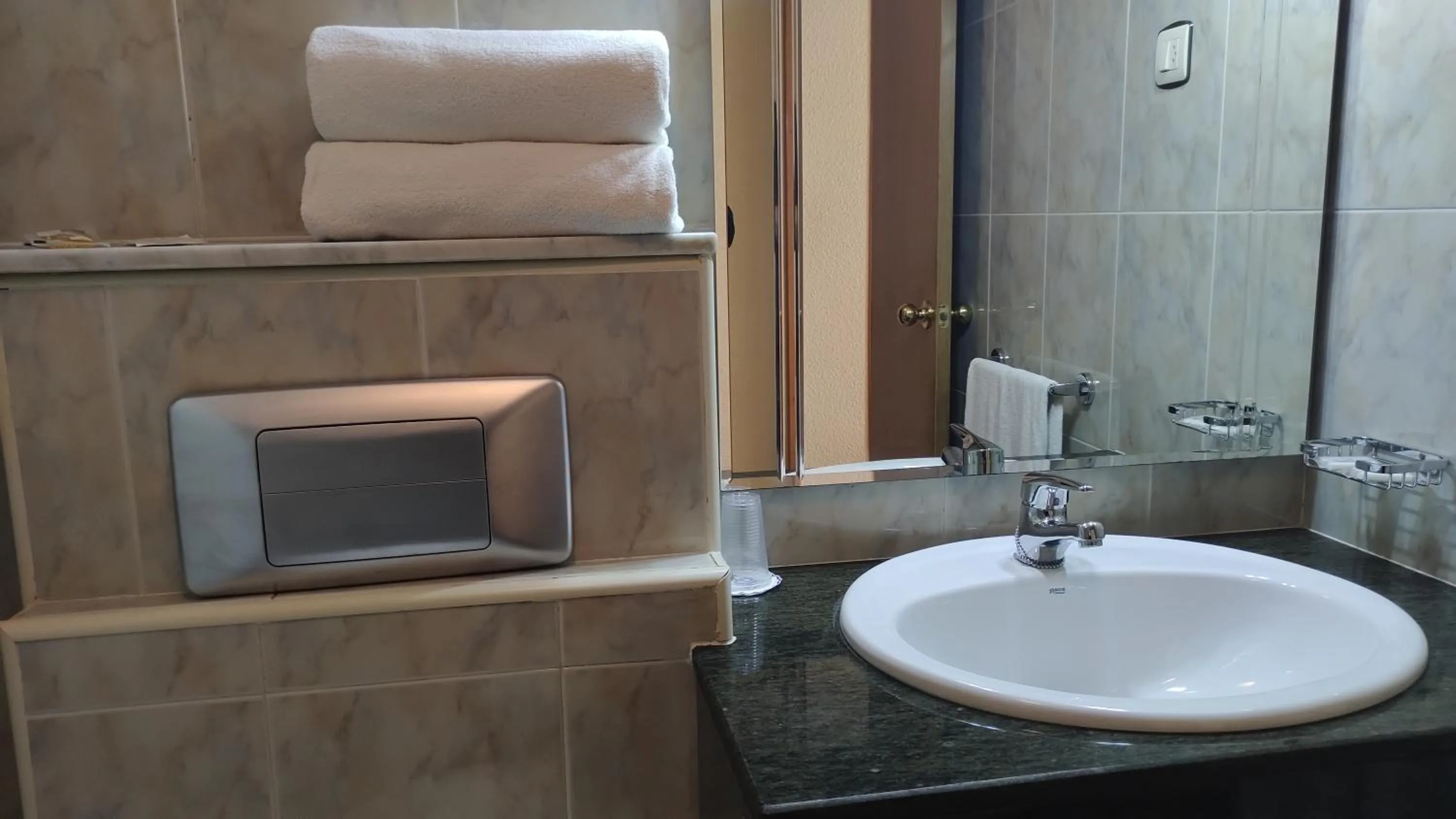 Bathroom in Hotel Ria de Vigo "Tierra de Campos"