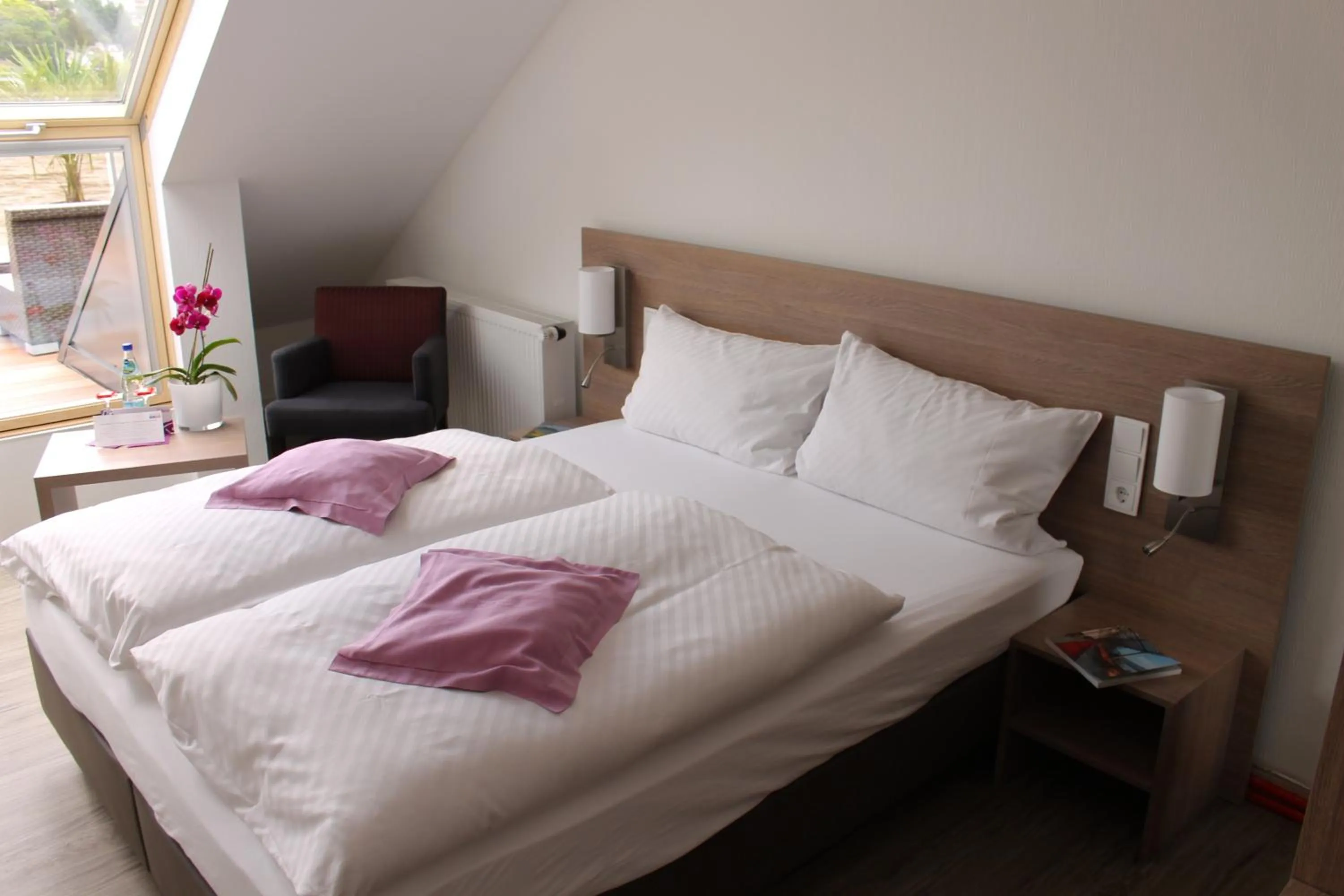 Bedroom, Bed in RheinHotel ARTE