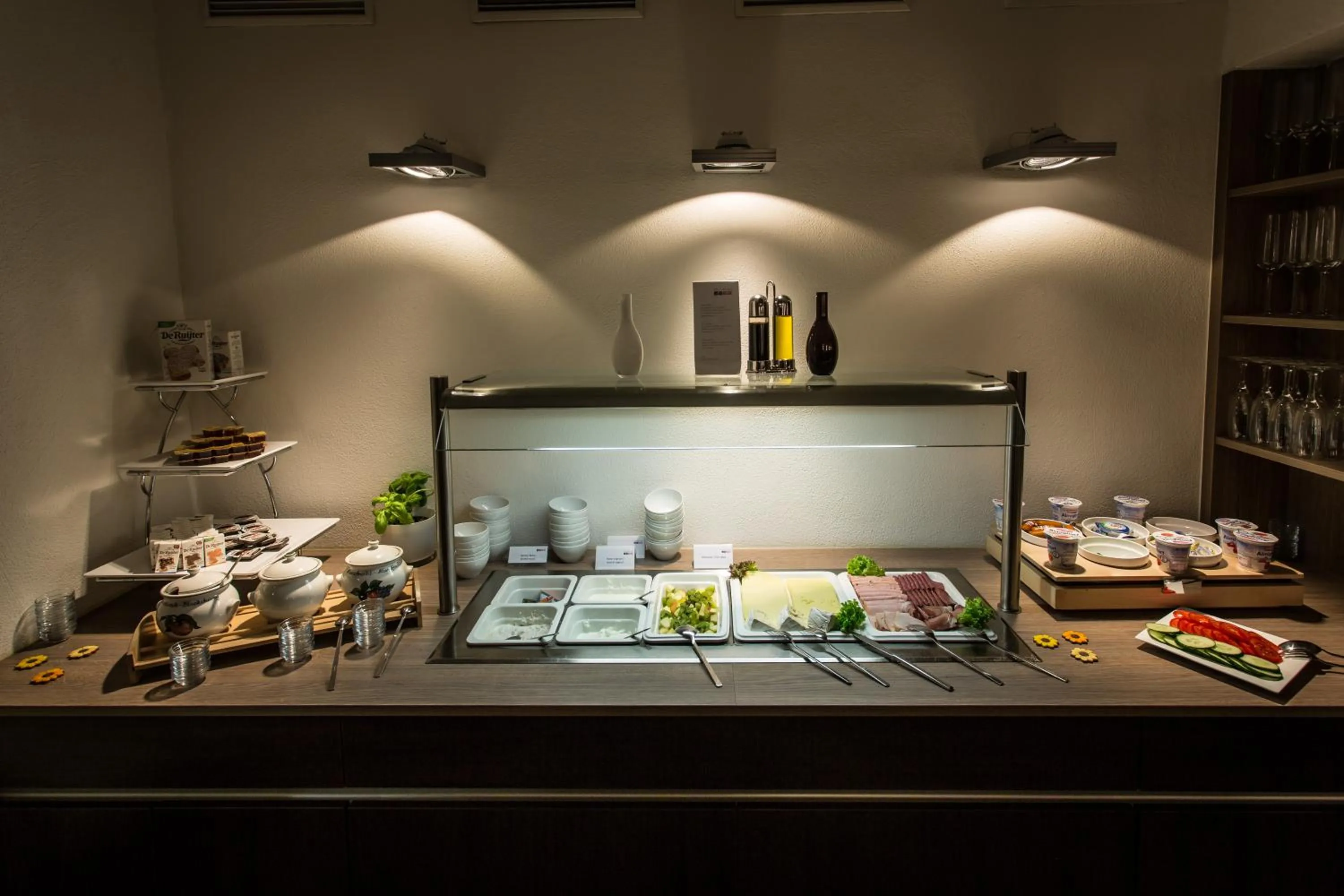 Buffet breakfast in RheinHotel ARTE