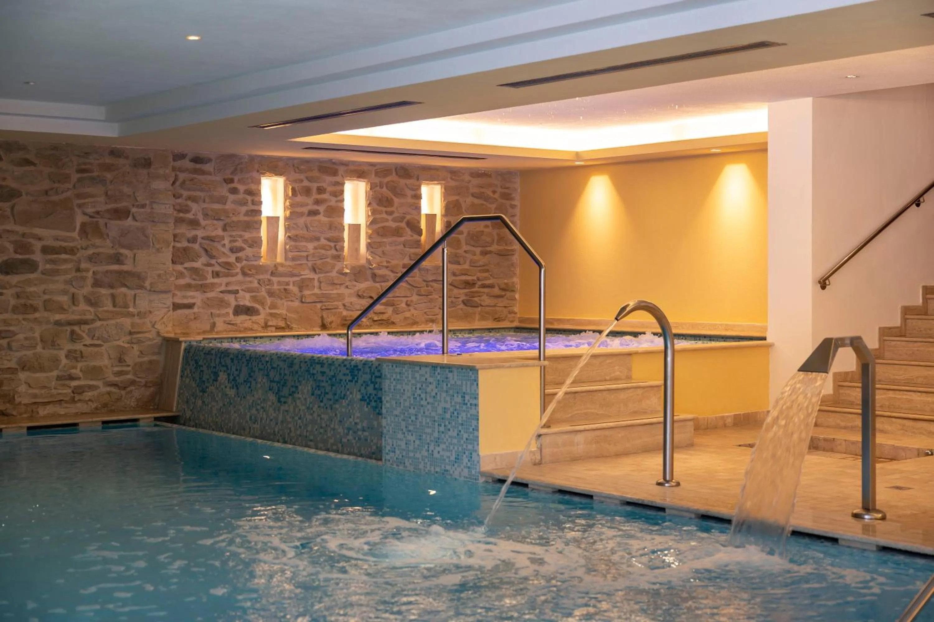 Hot Tub in Beverly Alps Hotel & Spa