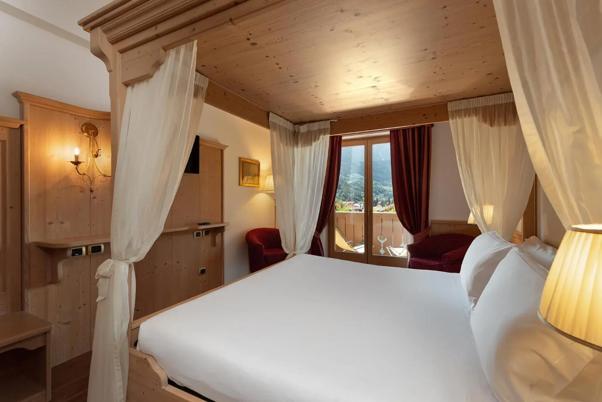 Suite in Beverly Alps Hotel & Spa Suite in Beverly Alps Hotel & Spa