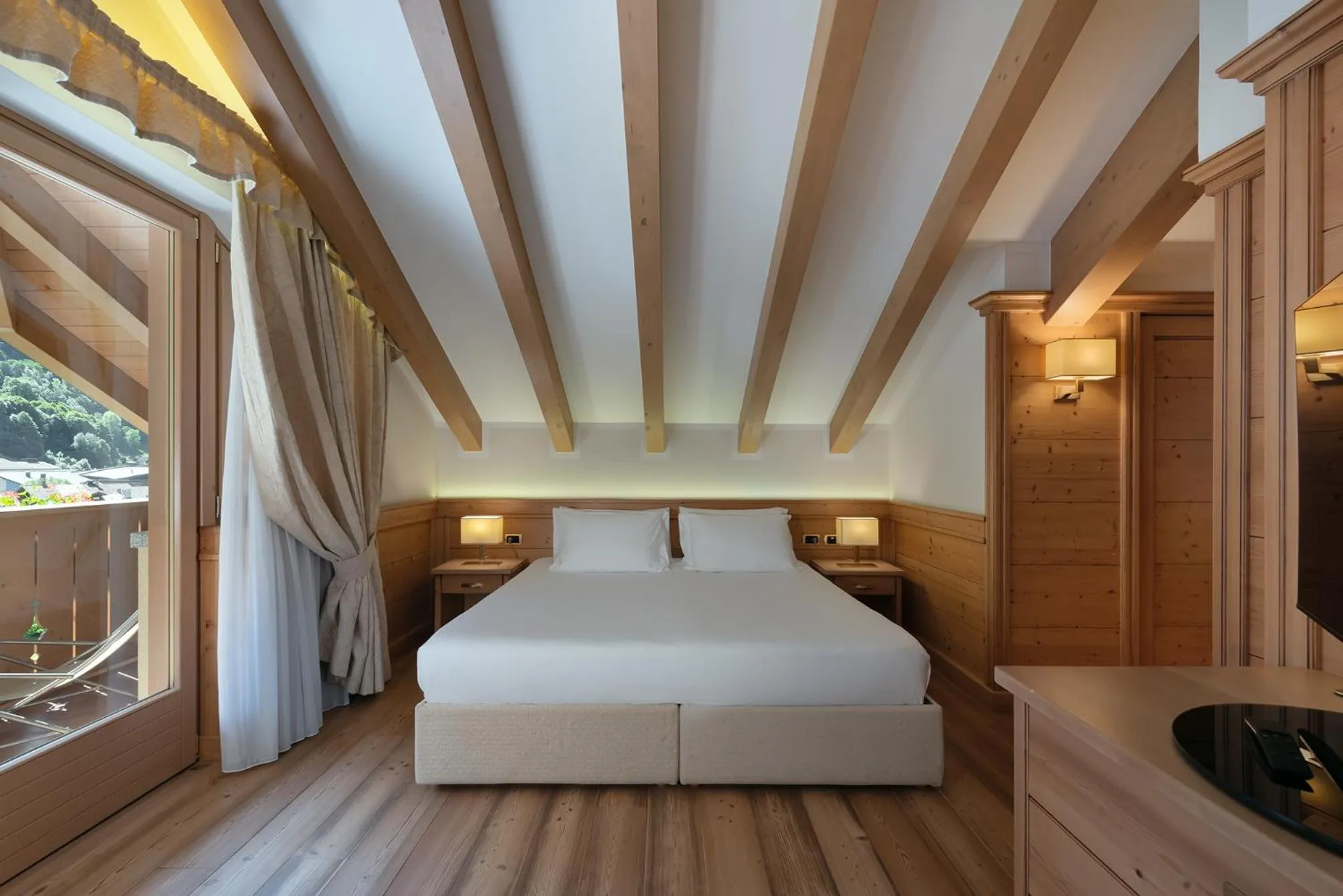 Bedroom, Bed in Beverly Alps Hotel & Spa