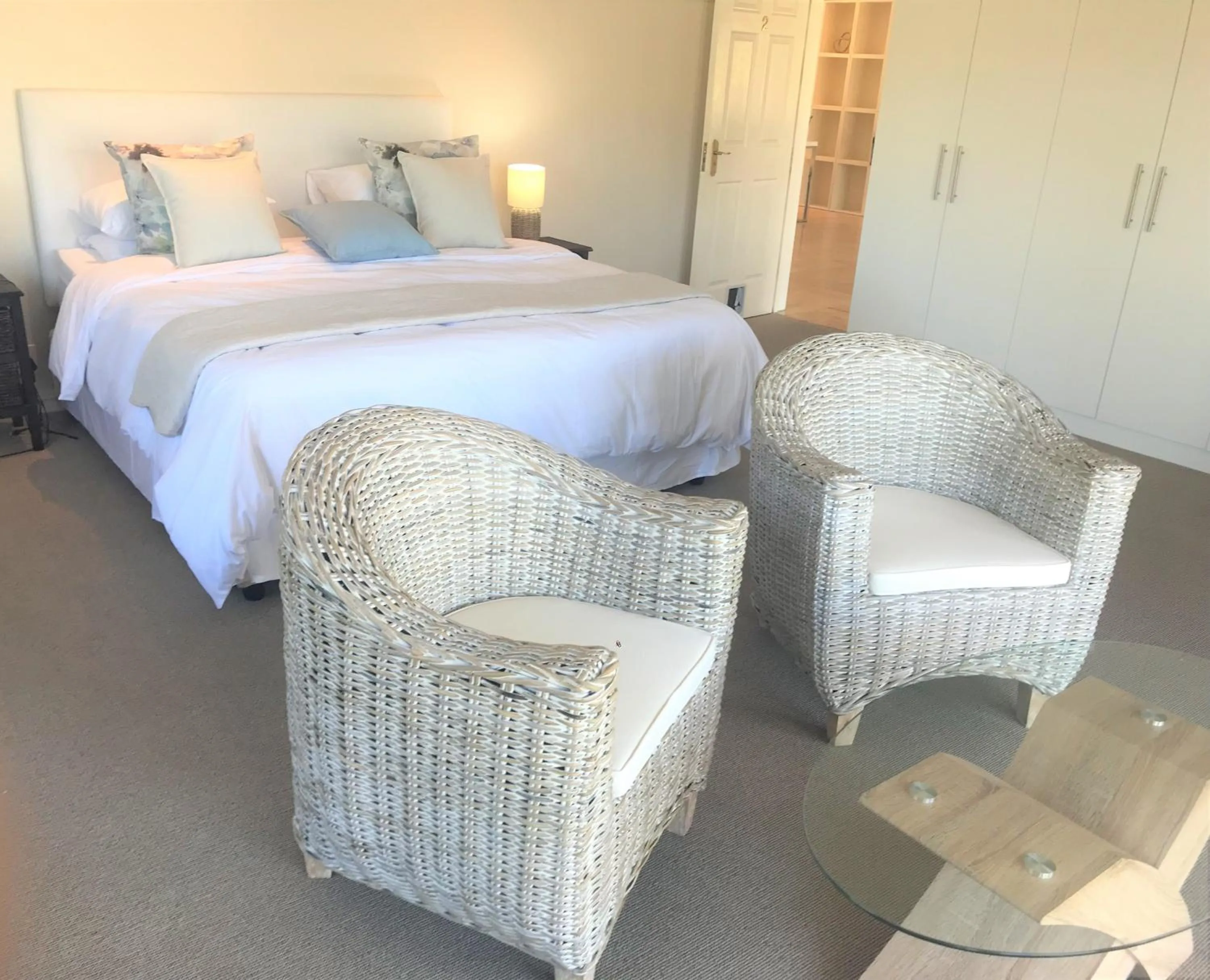 Bed in Hout Bay Breeze Guest House