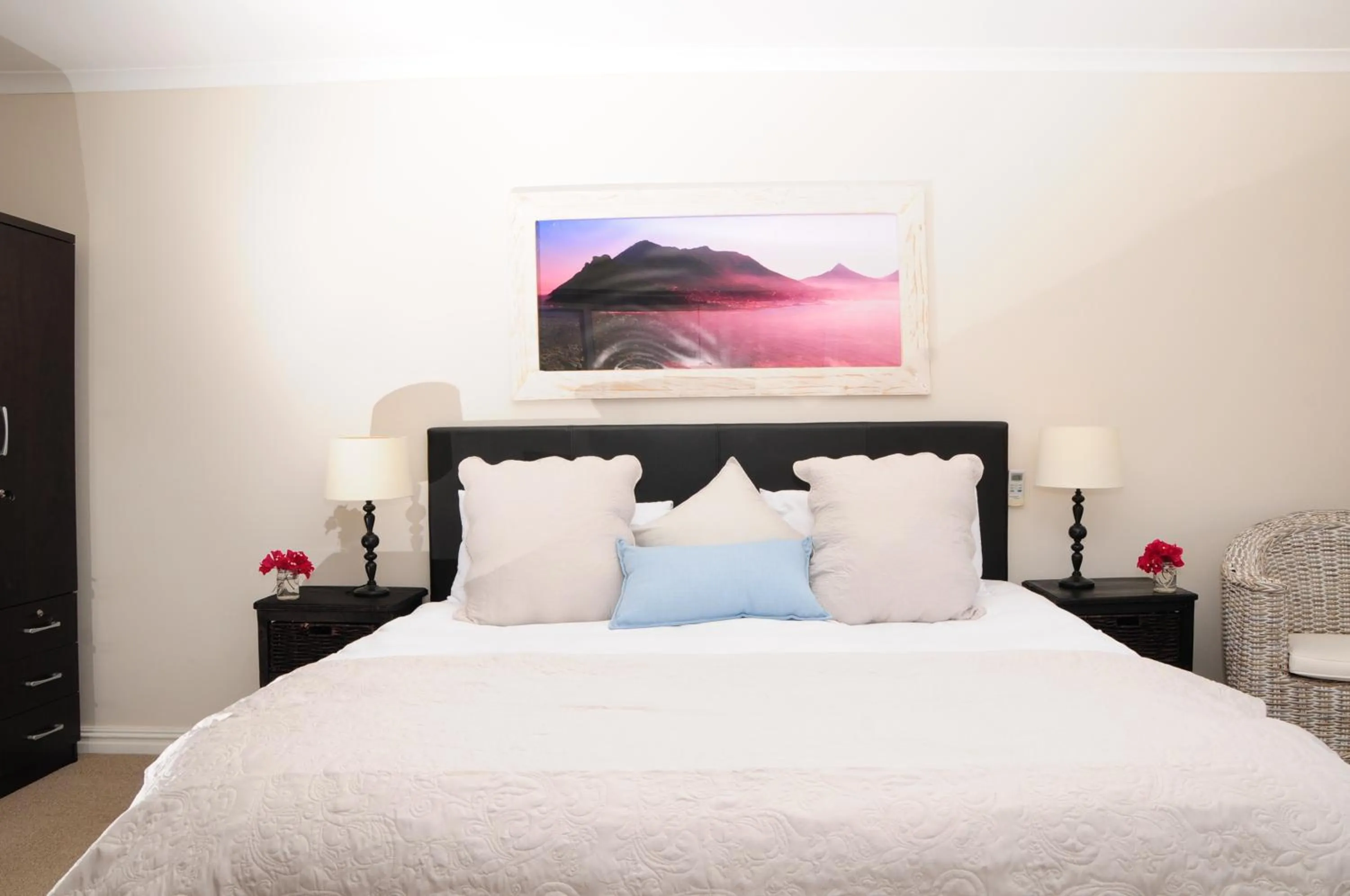 Bed in Hout Bay Breeze Guest House