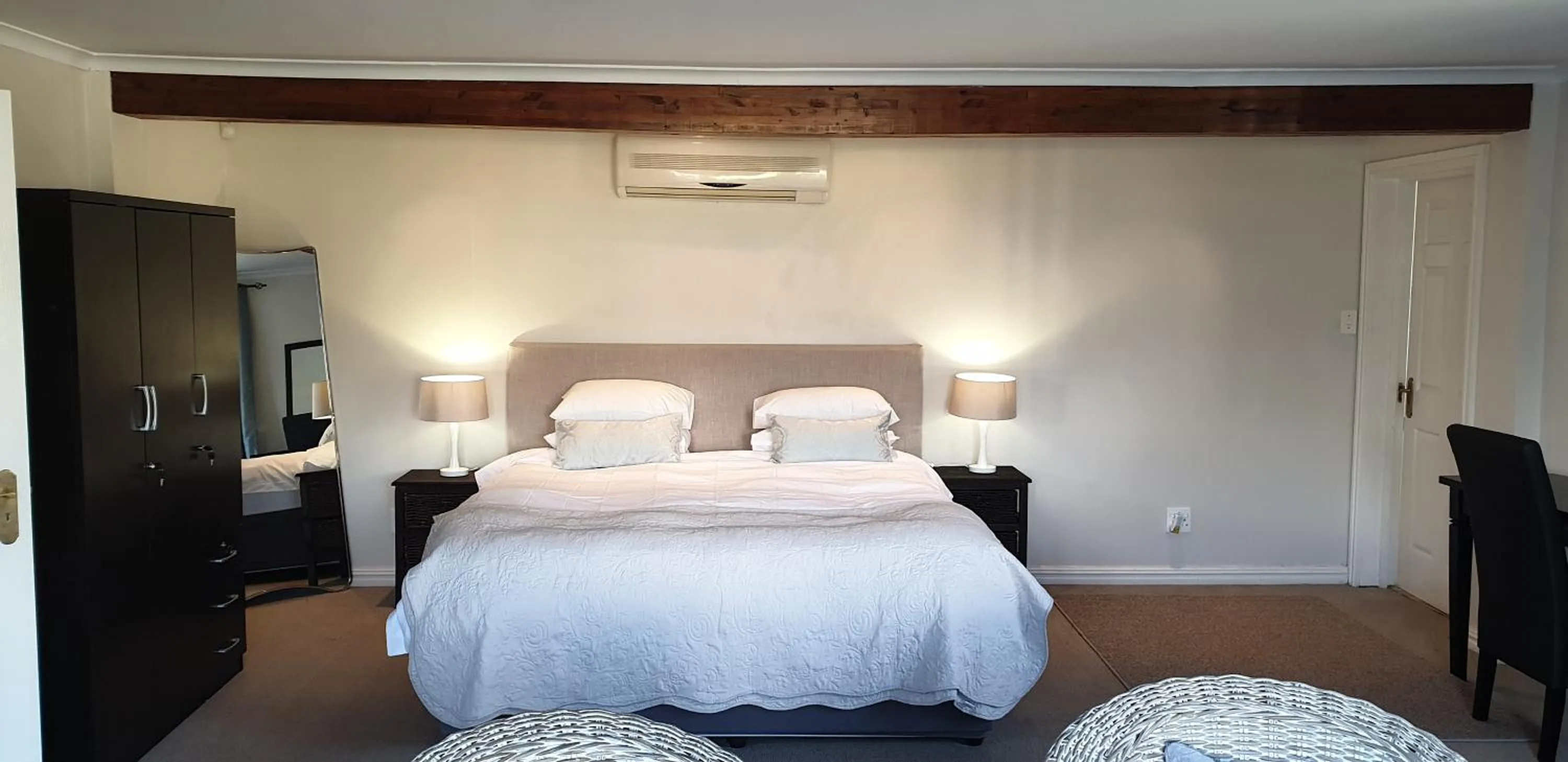 Bed in Hout Bay Breeze Guest House