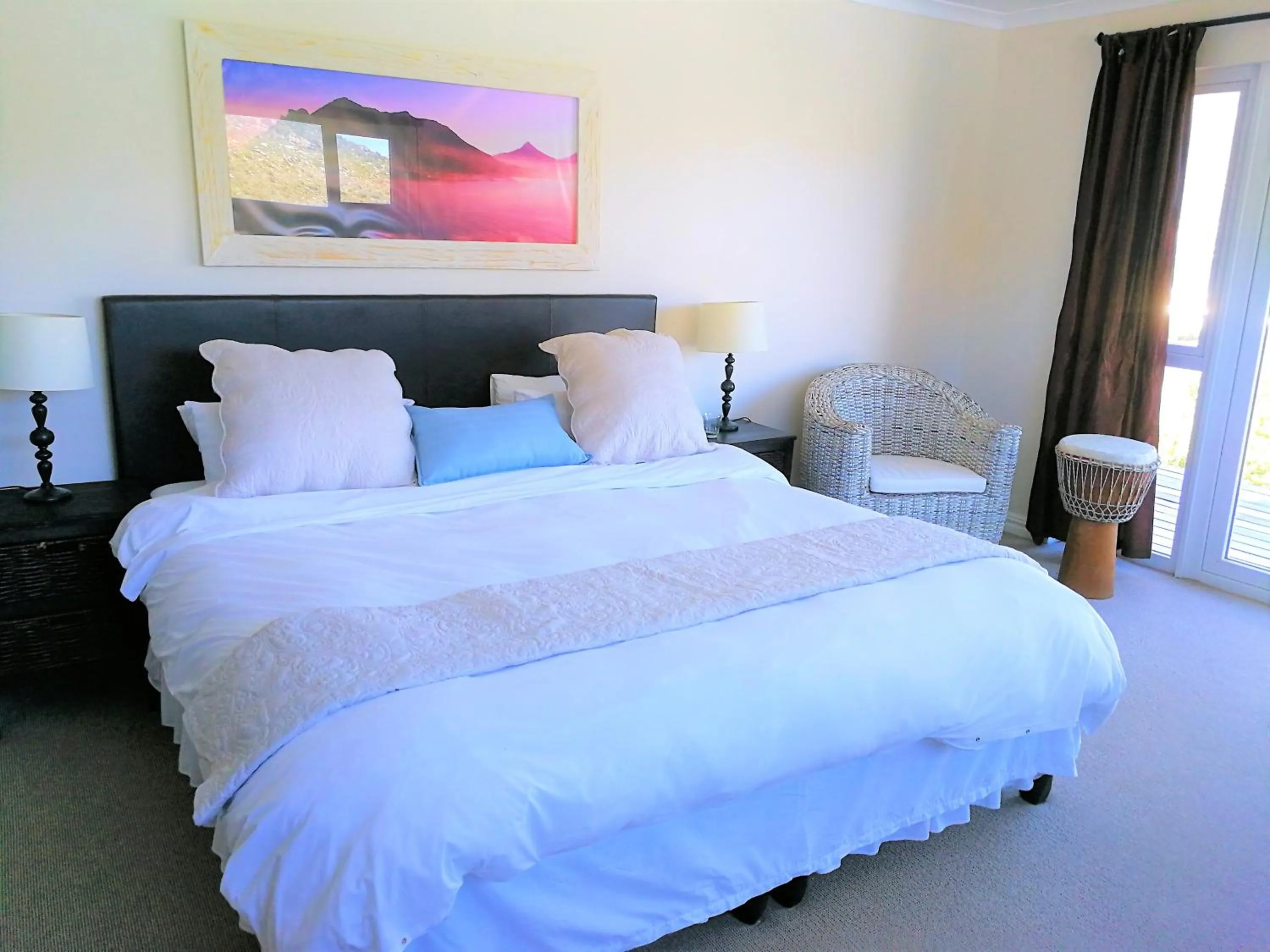 Bed in Hout Bay Breeze Guest House