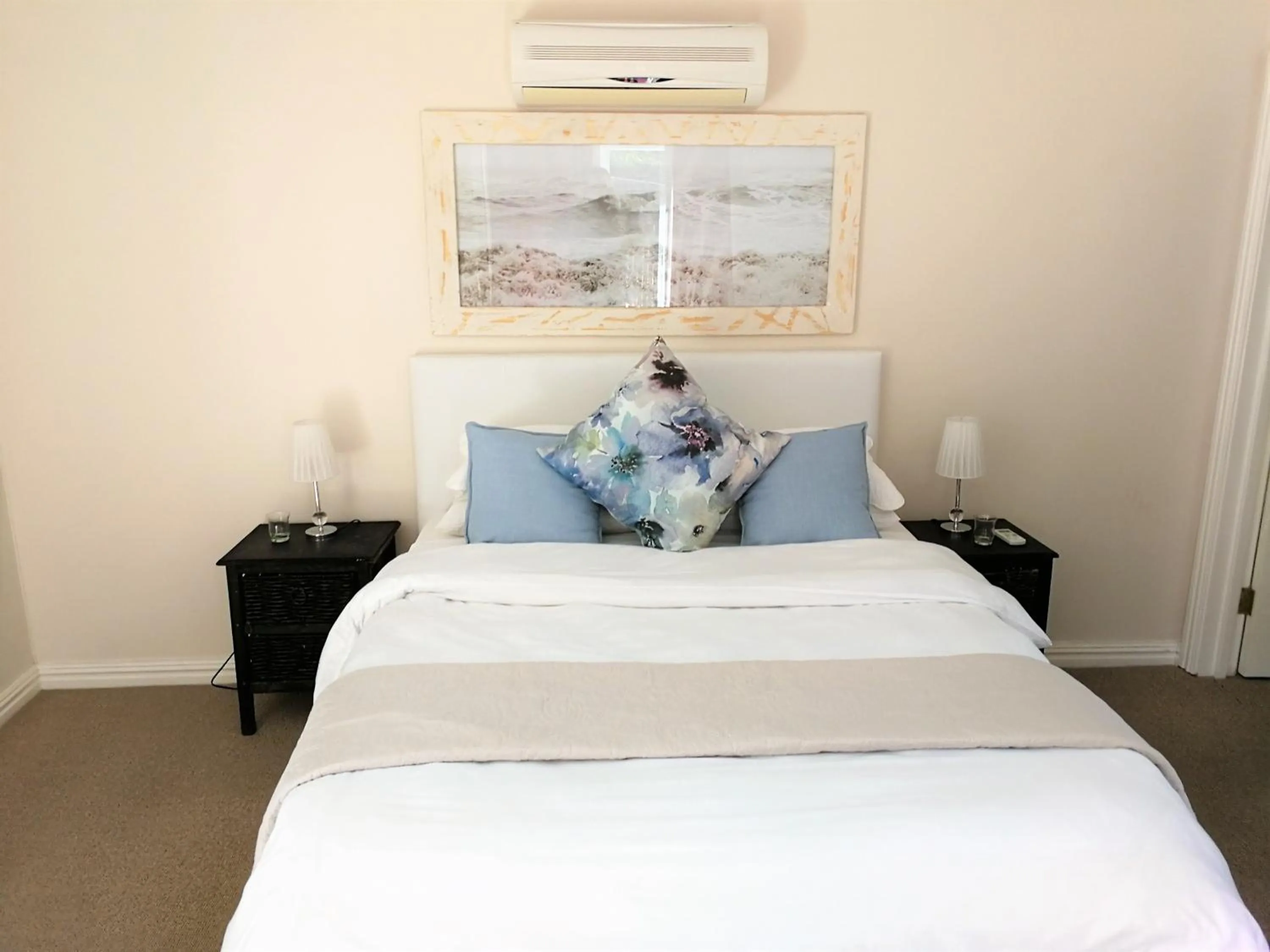 Bed in Hout Bay Breeze Guest House