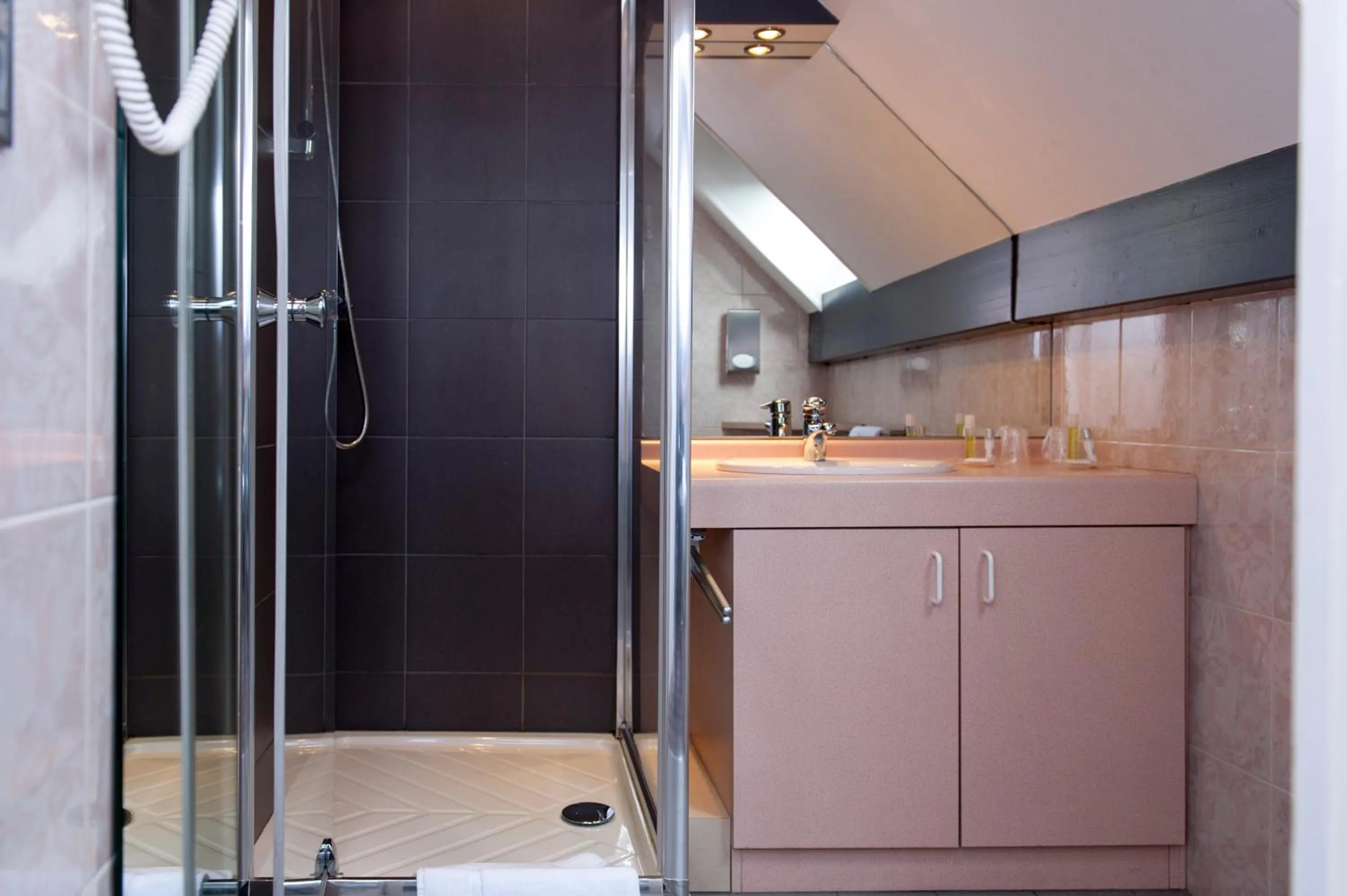 Shower in Brit Hotel Belfort Centre-Le Boreal